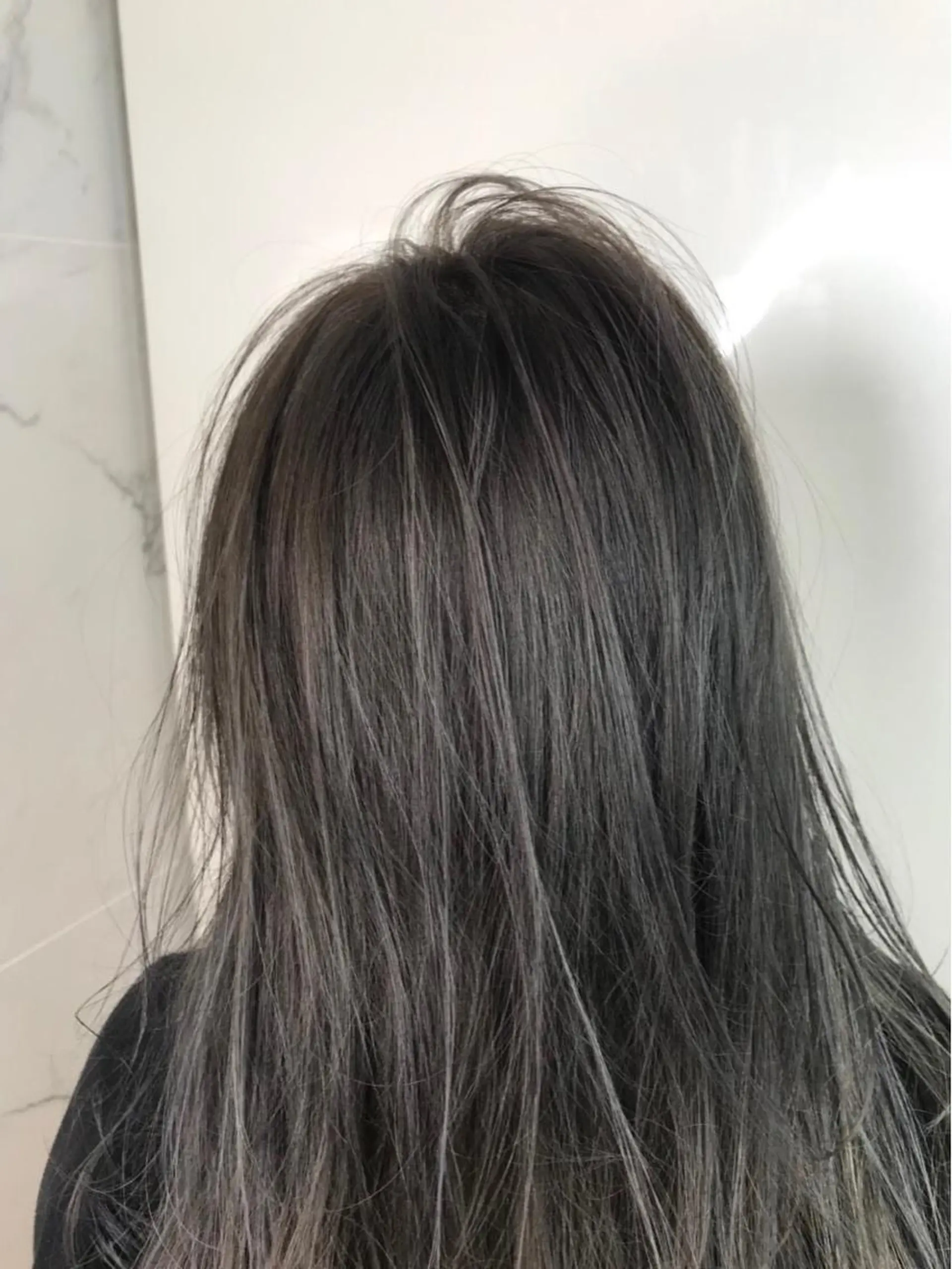 セミロング カラー ハイライトカラー ハイライト AVANCE emiのヘアスタイル