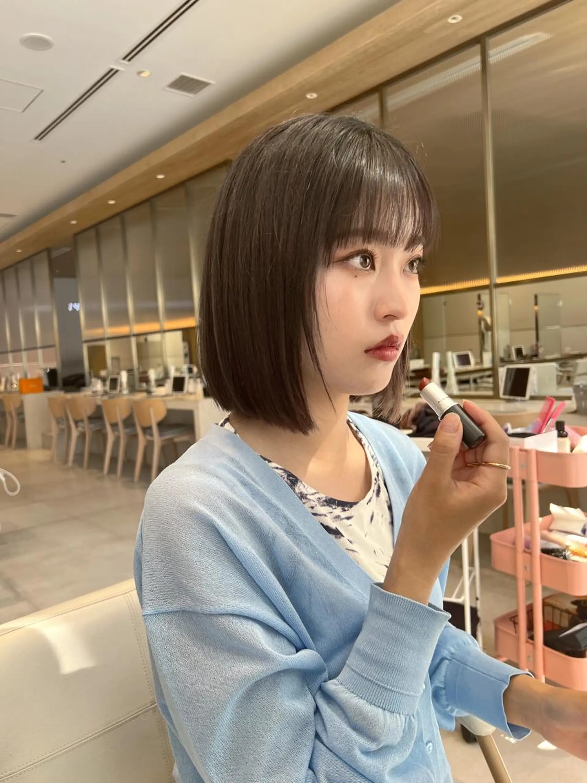 ショート 切りっぱなしボブ 前下がりボブ ボブ レイヤーカット 小顔カット レイヤー専門家 ダブルカラー修のヘアスタイル