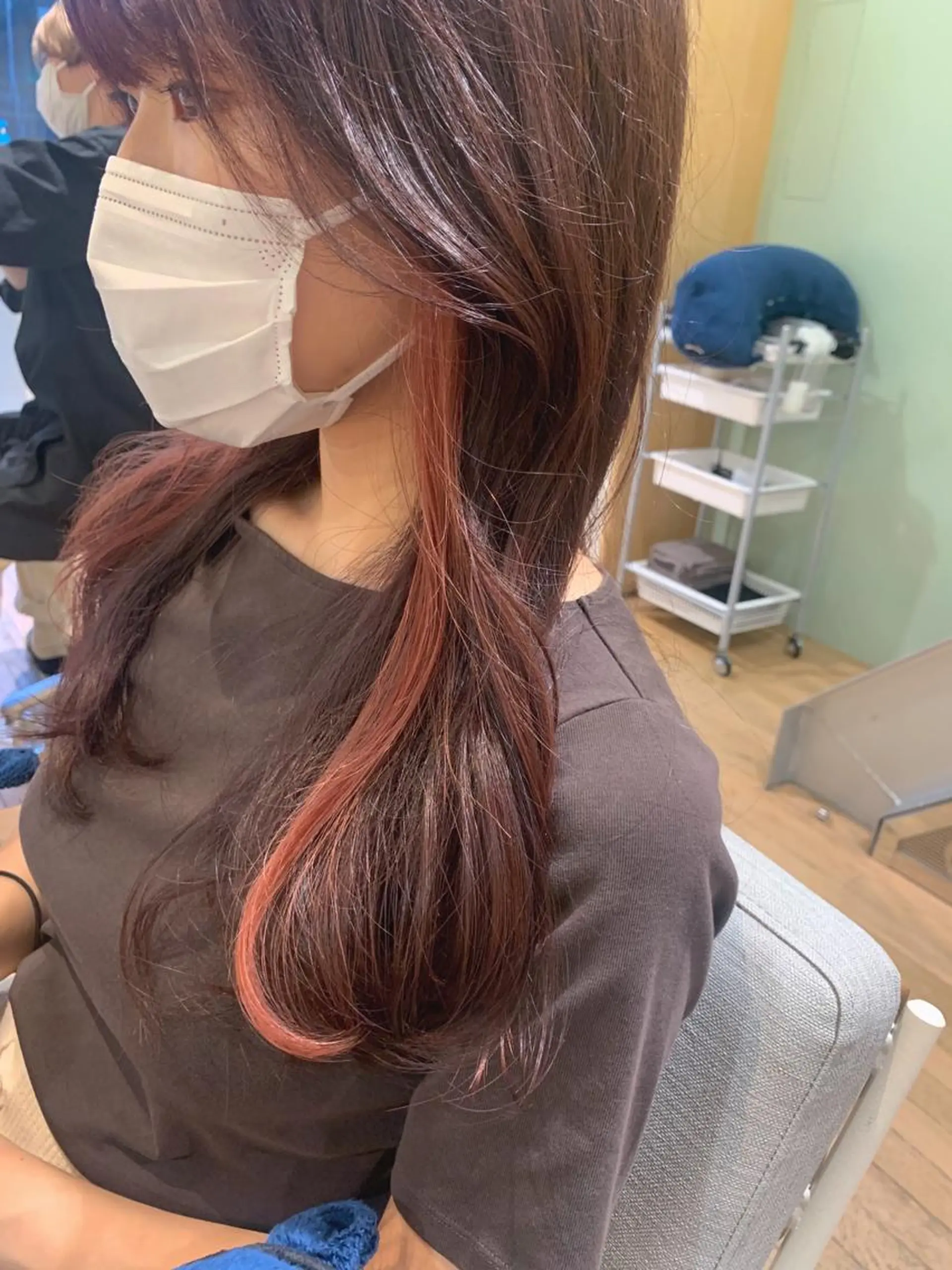 カラー 村松萌/ レイヤーカットのヘアスタイル