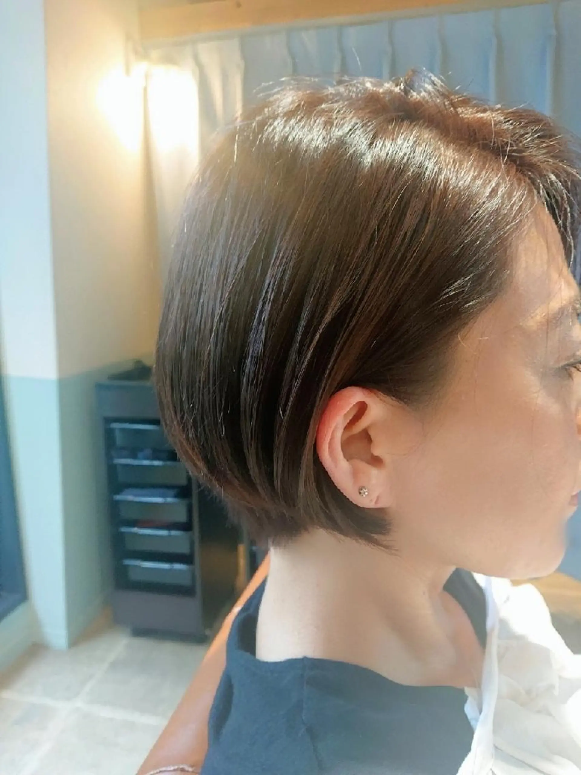 ショート カラー alushe 岡 陽子のヘアスタイル