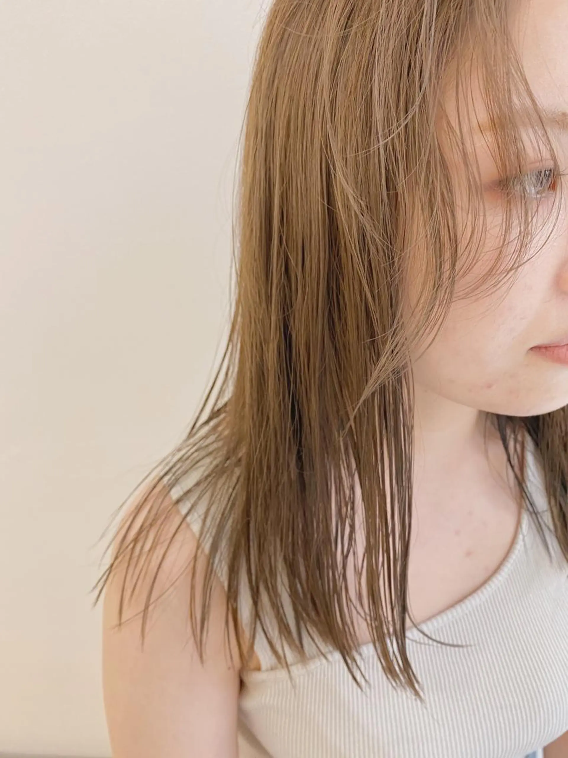 セミロング カラー 顔周りレイヤー/韓国 ブリーチminamiのヘアスタイル