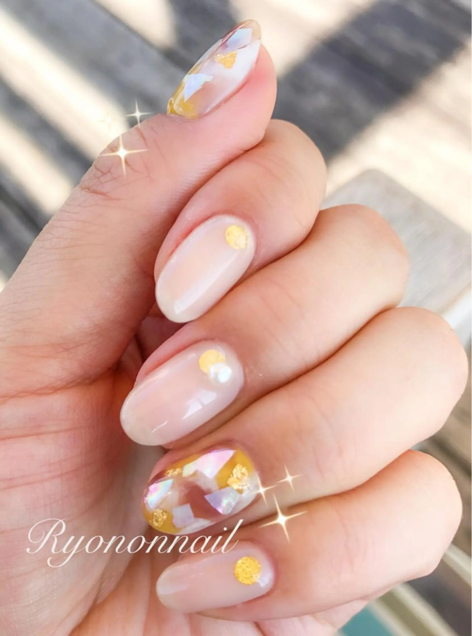 ネイル ストーンネイル Ryononnail(リョノンネイル)所属・Ryononnail 上谷典子のネイルデザイン