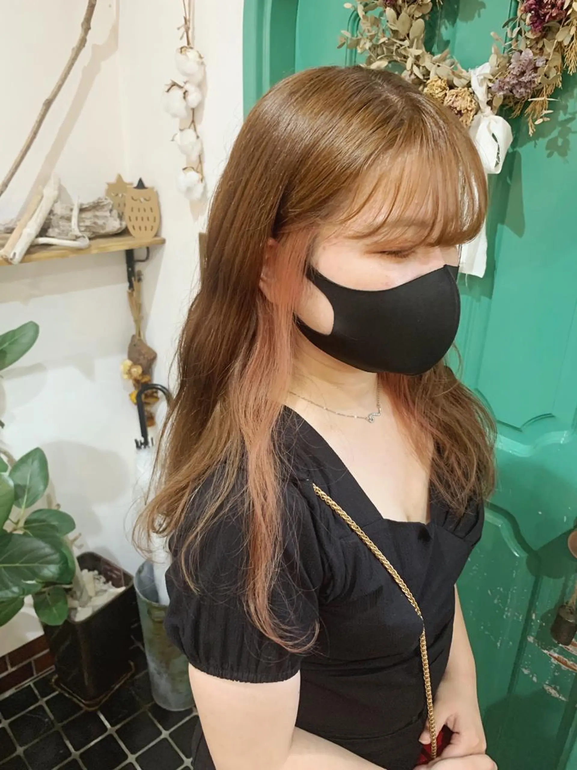 セミロング カラー ベージュカラー インナーカラー ピンクカラー ピンクベージュ ヘアカラー 佐藤 美咲のヘアスタイル