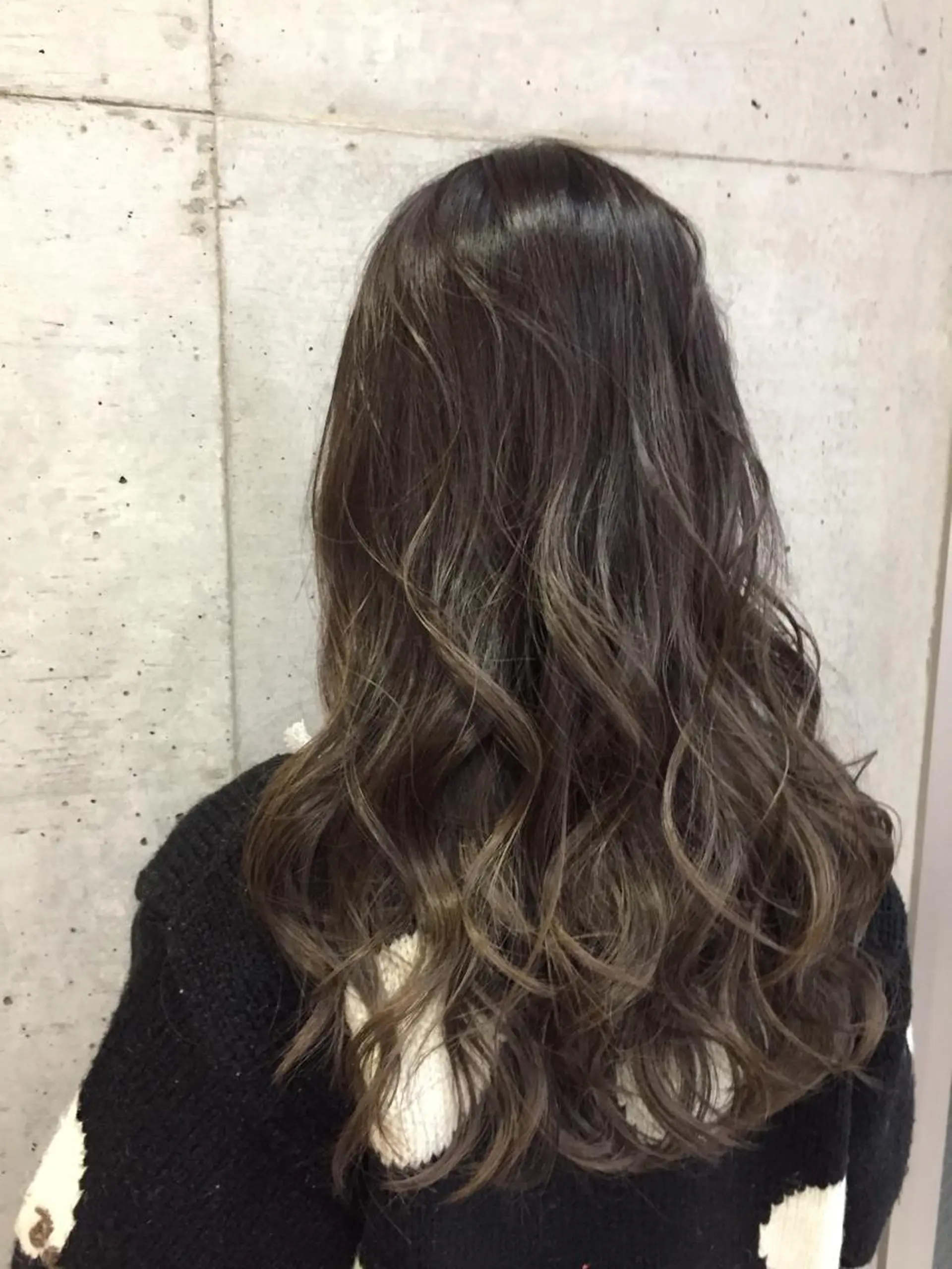 ロング カラー アッシュ バレイヤージュ ベージュカラー レイヤーカット 大栗 佑也  髪質改善のヘアスタイル