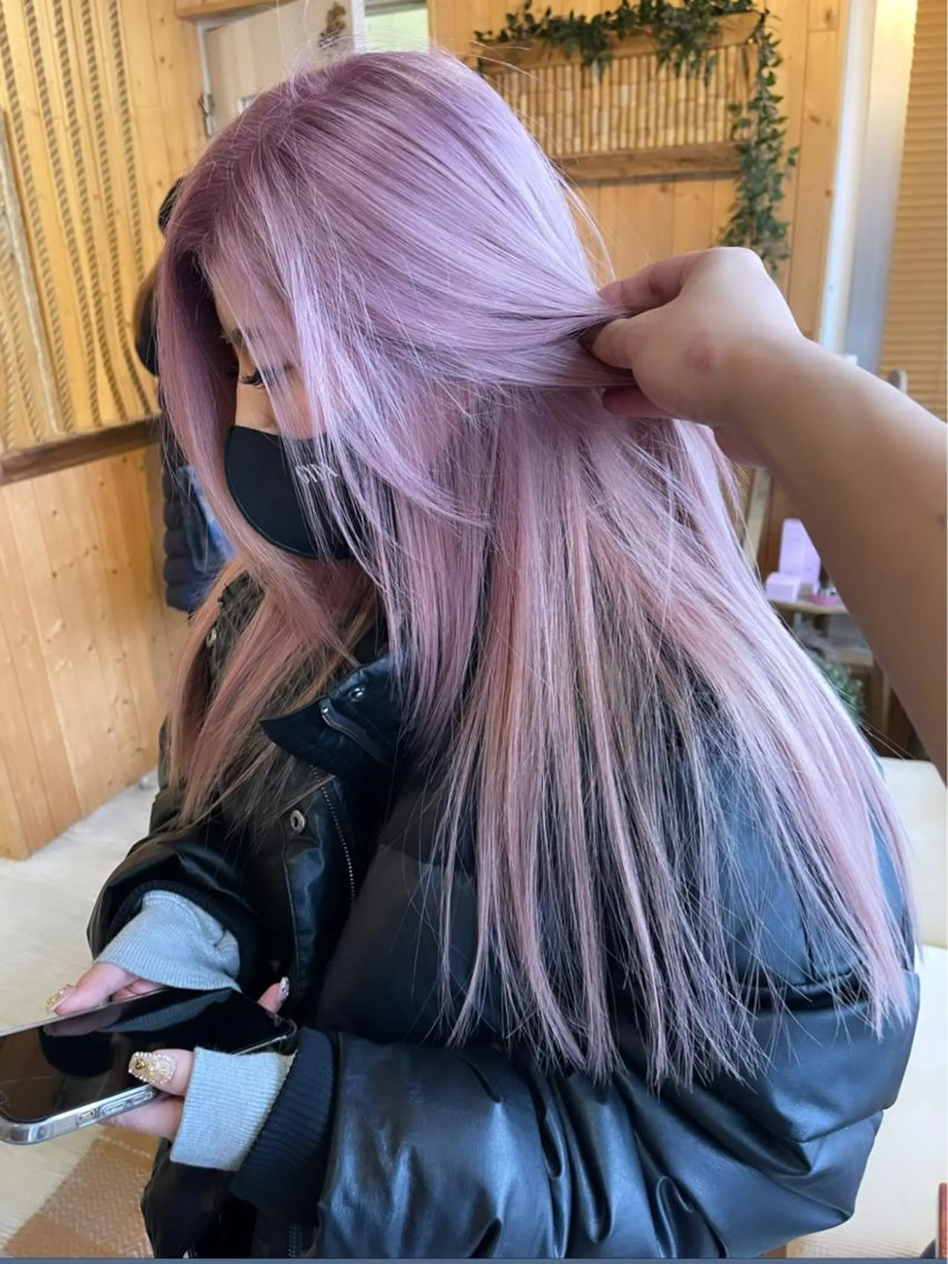 セミロング 韓国レイヤー外国人風 透明感カラー髪質改善のヘアスタイル