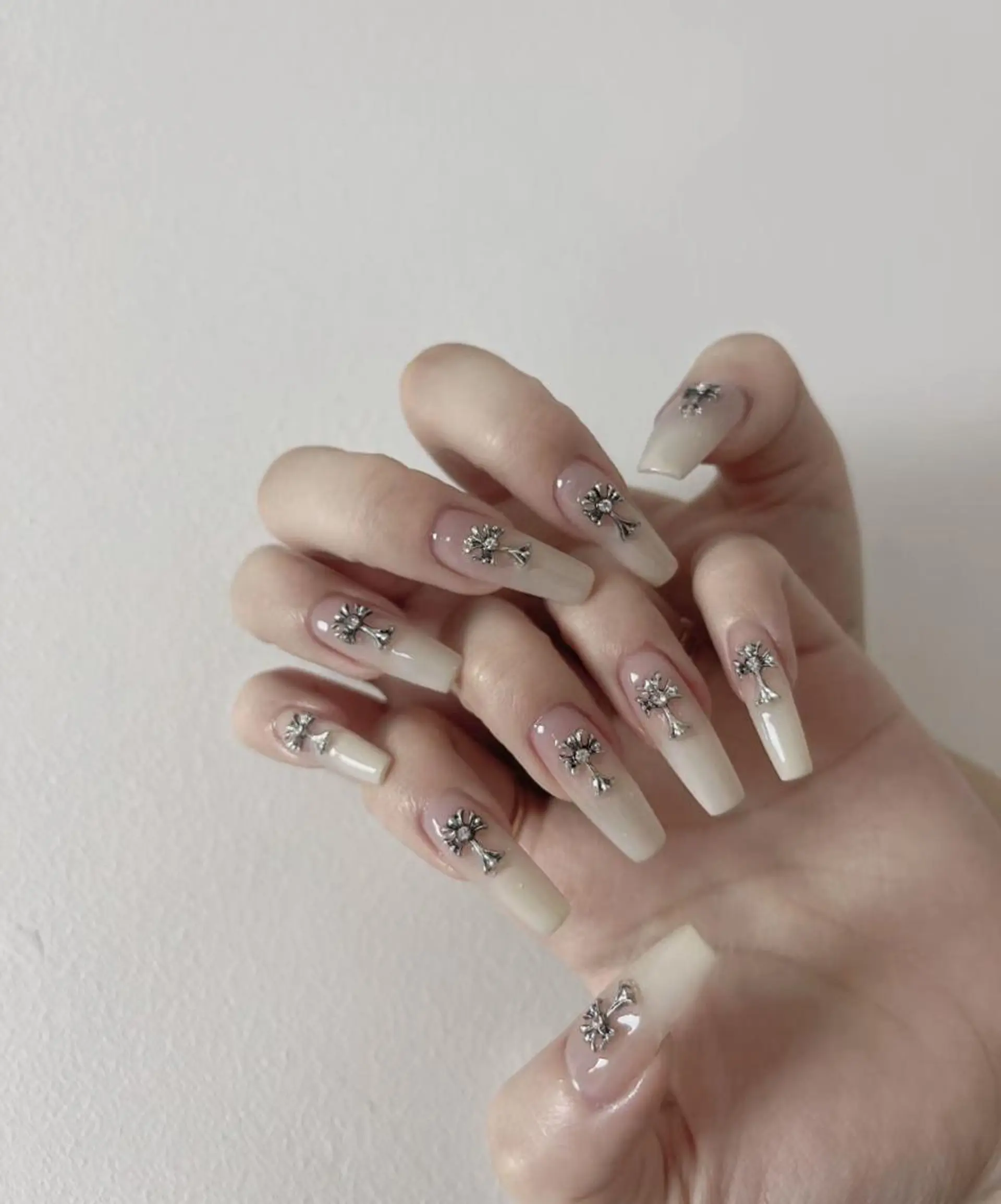 ネイル RAFFINE haru🦋🩵のネイルデザイン