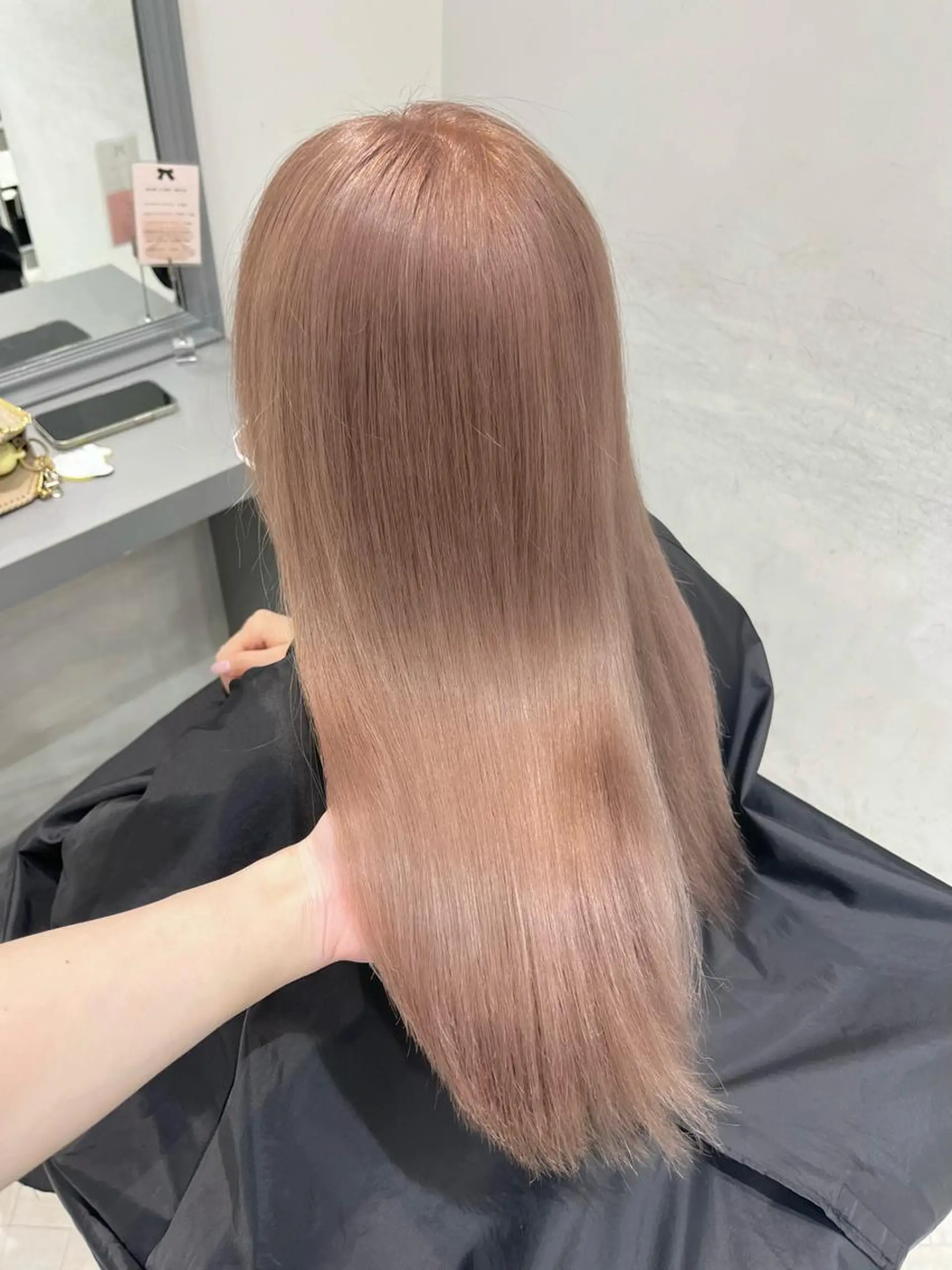 ロング カラー ベージュカラー ブリーチ ピンクカラー ピンクベージュ クルミ🤍ピンク 🎀韓国ヘアのヘアスタイル