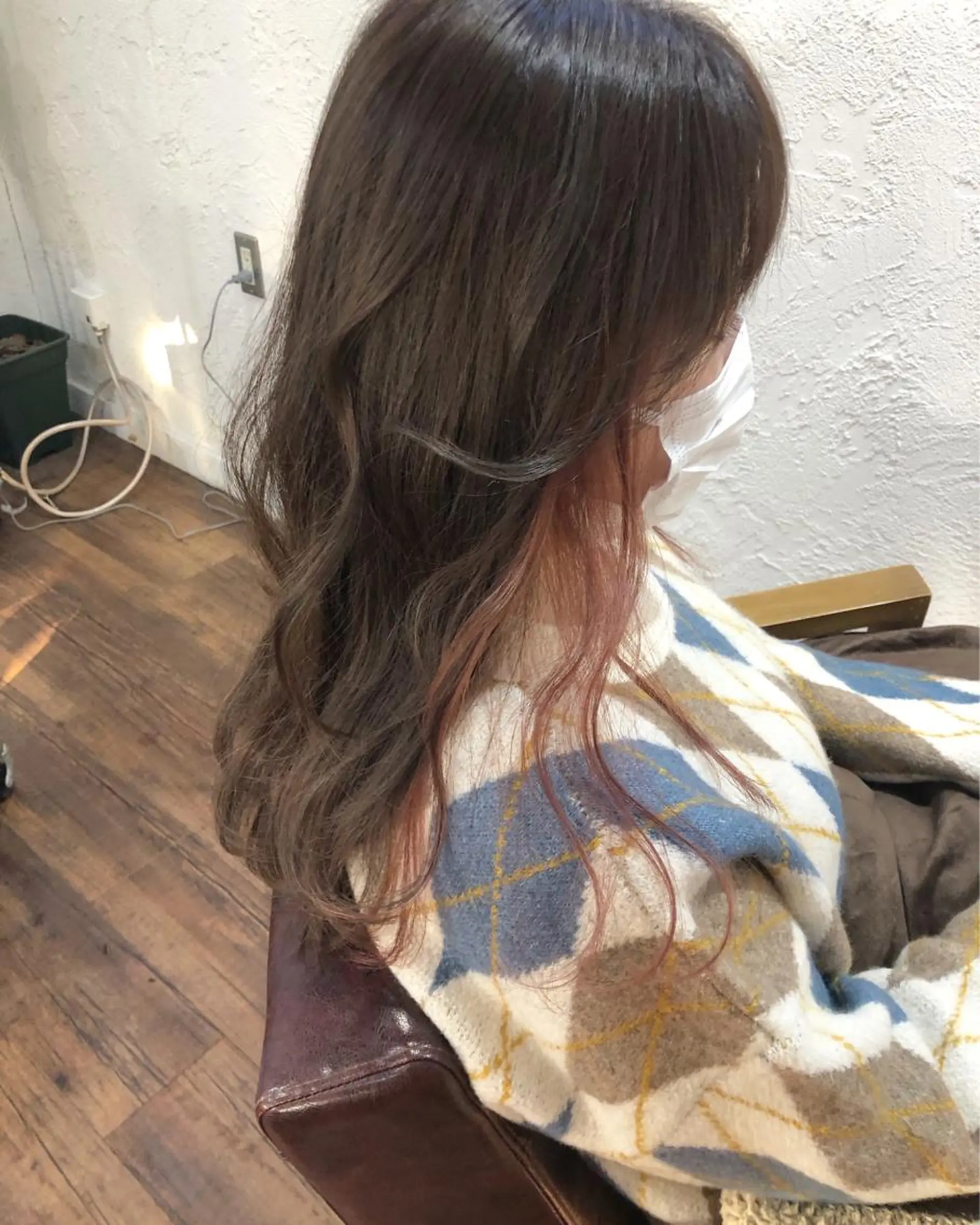 セミロング カラー インナーカラー ピンクカラー ヘアカラー トリートメント 江原 彩華のヘアスタイル