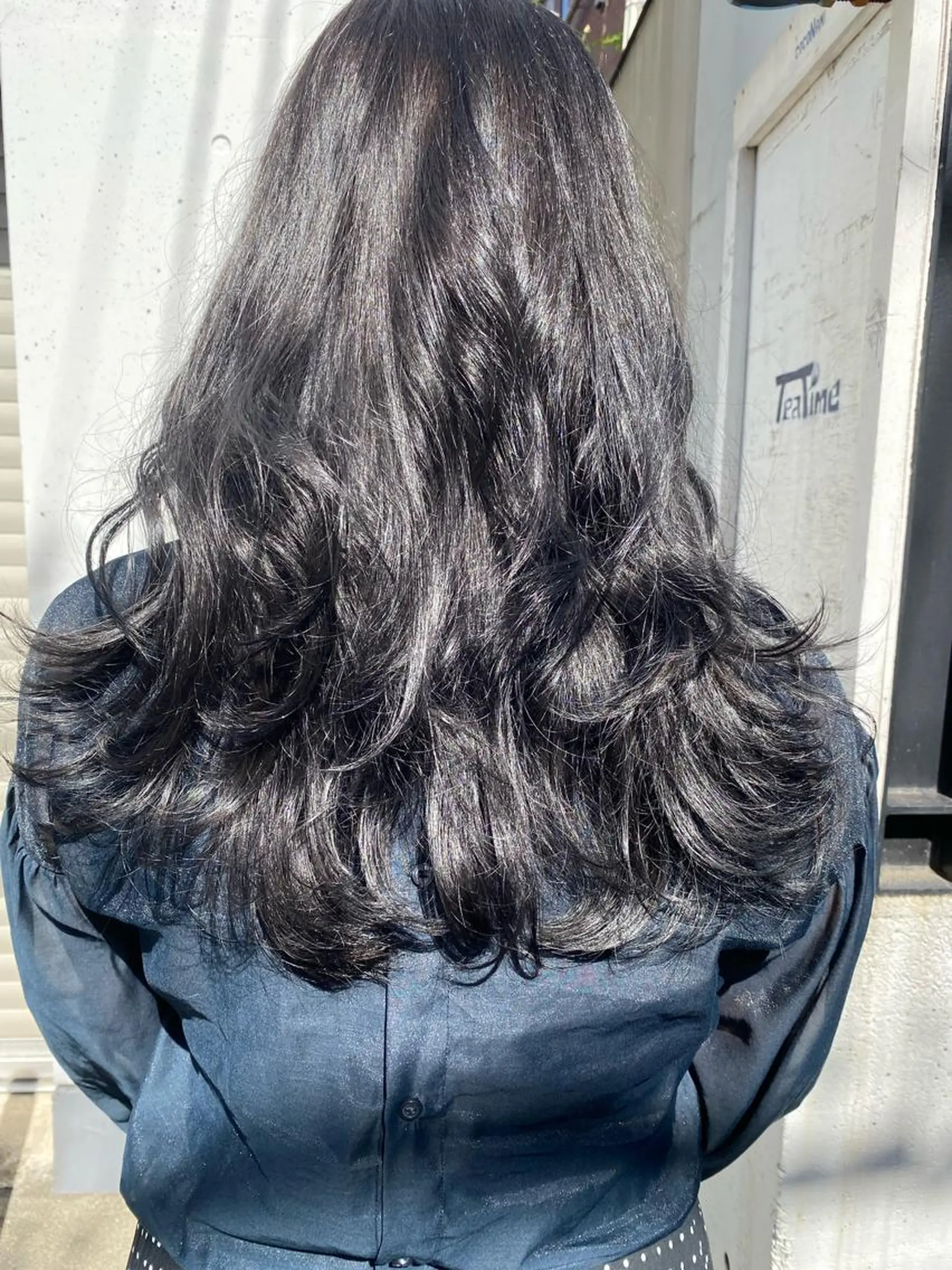 セミロング カラー パーマ 黒髪 ブルーカラー 透明感カラー シルバー お任せヘア☘️☘️ 及川渚のヘアスタイル