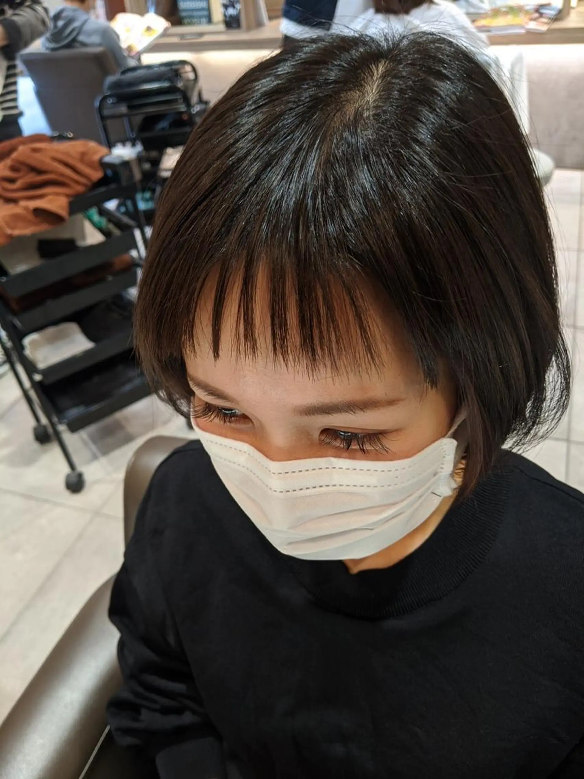 ショート カラー オン眉 シャギー 川越 輝梨奈のヘアスタイル