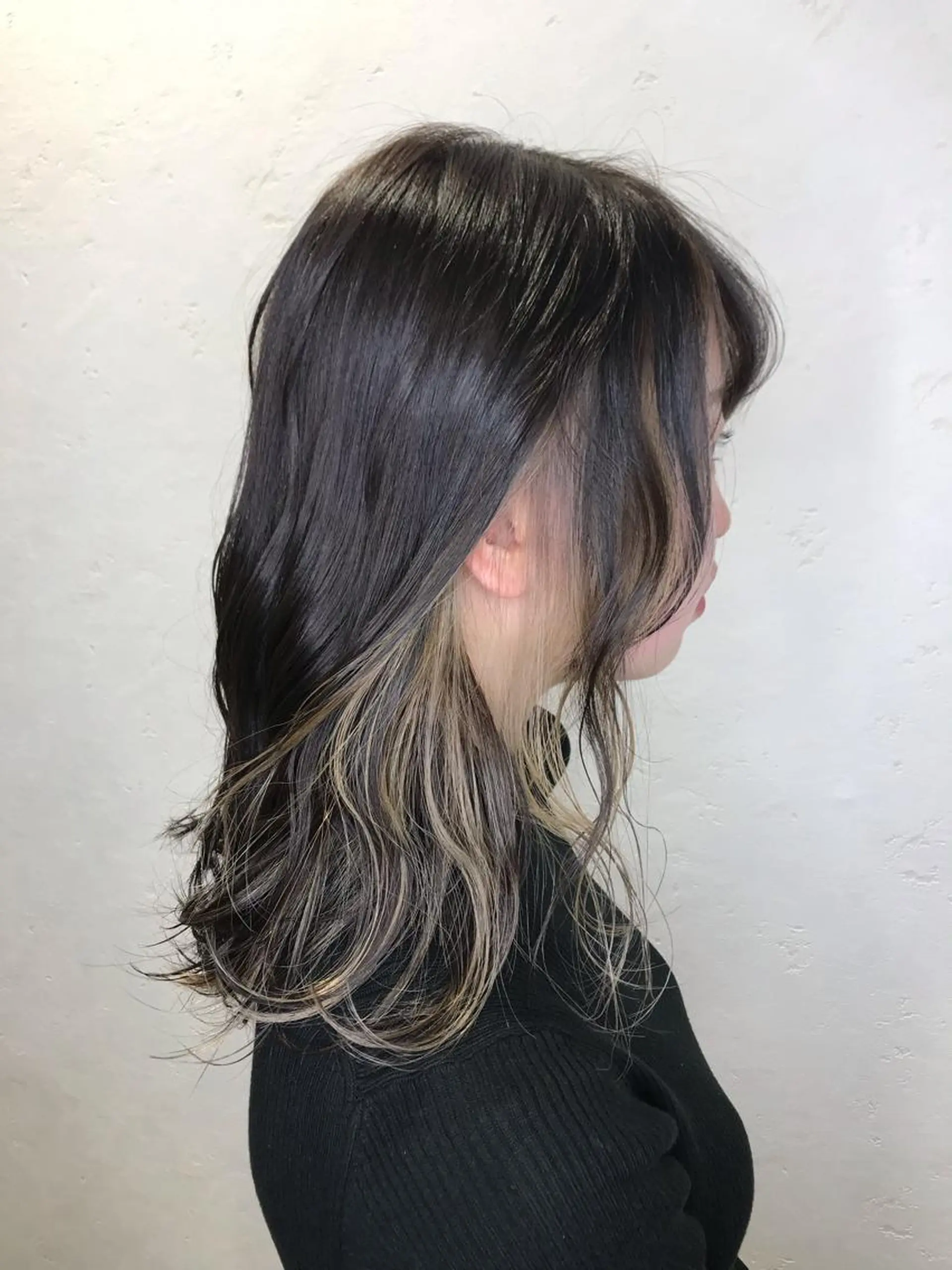 セミロング カラー インナーカラー 似合わせ/ブリーチ カラー.岡田友仁のヘアスタイル