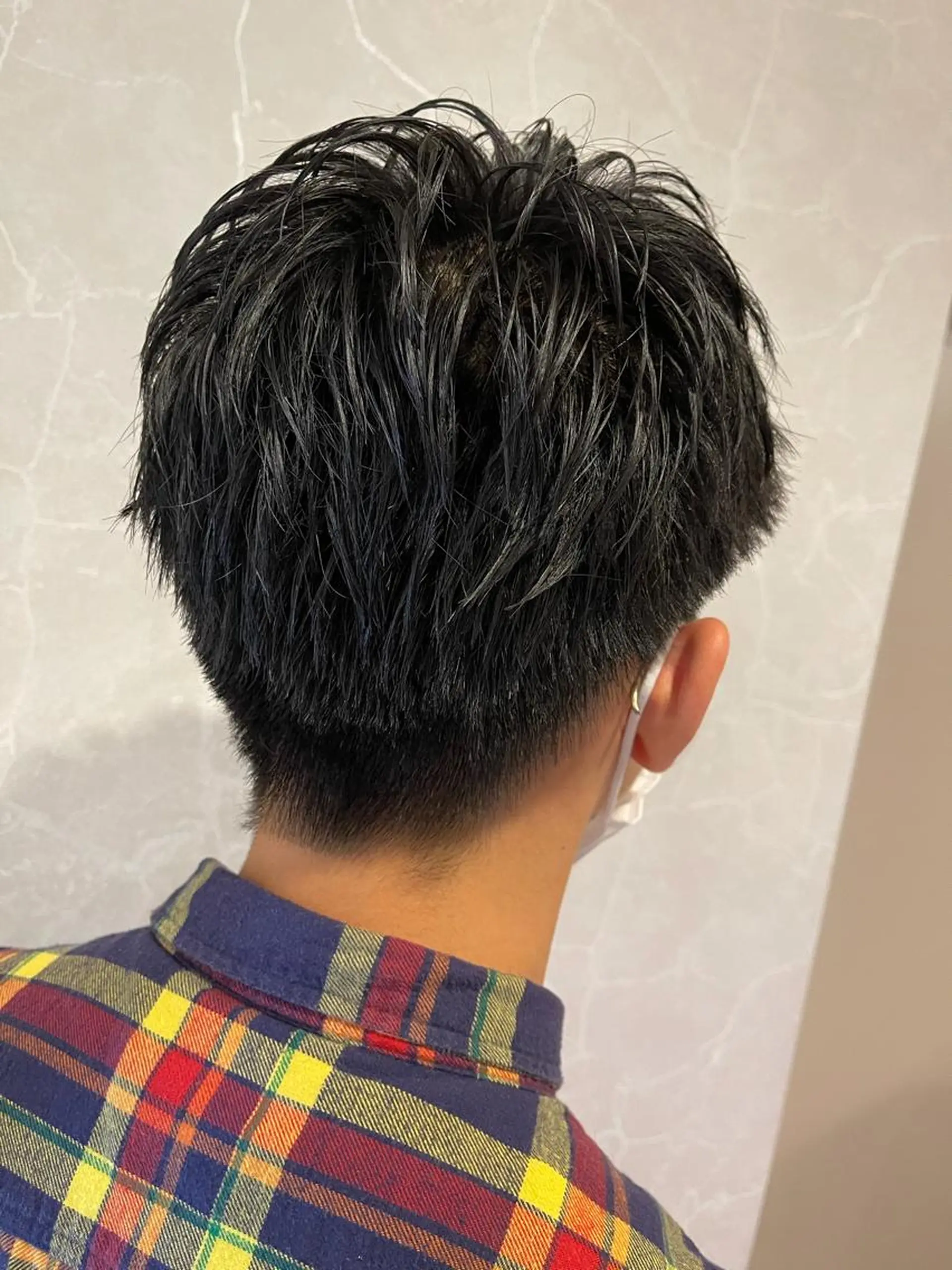 メンズ 濱田輝レイヤー 韓国風 ハイトーンのヘアスタイル