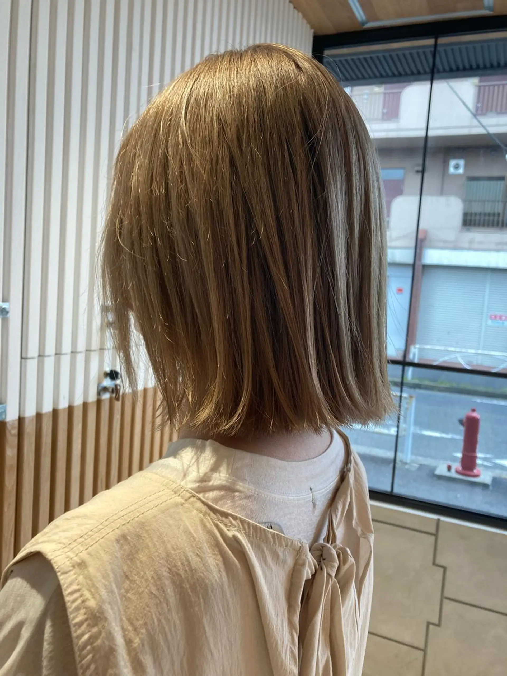 ショート カラー ベージュカラー ブリーチ 透明感カラー デザインカラー ハイトーンカラー カット ヘアカラー ボブ/ハイトーン 立川loose 下田のヘアスタイル