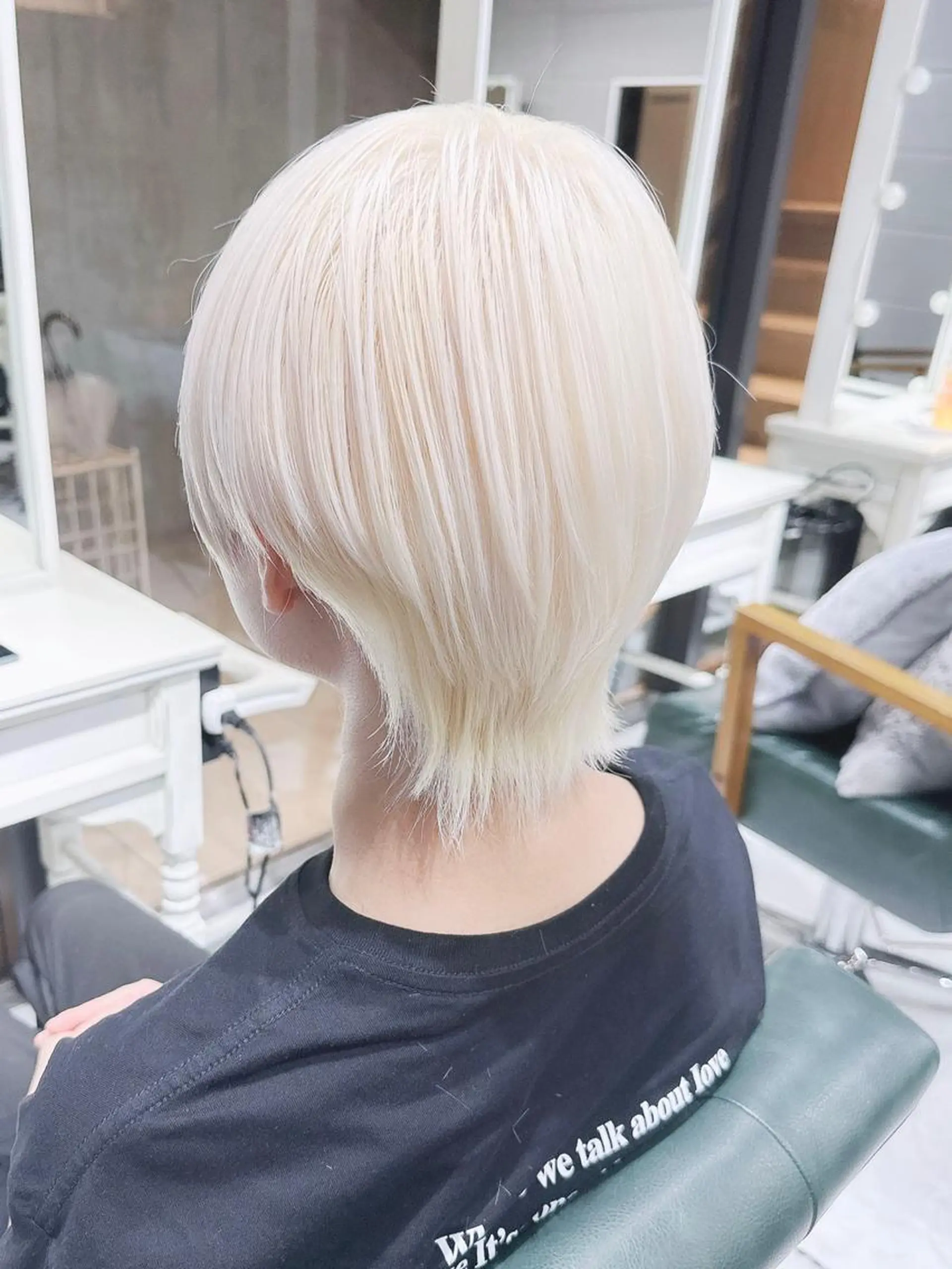 ショート ヘアアレンジ カラー 抜きっぱなしブロンド ブロンド ホワイトブロンド Days 透明感カラーのヘアスタイル