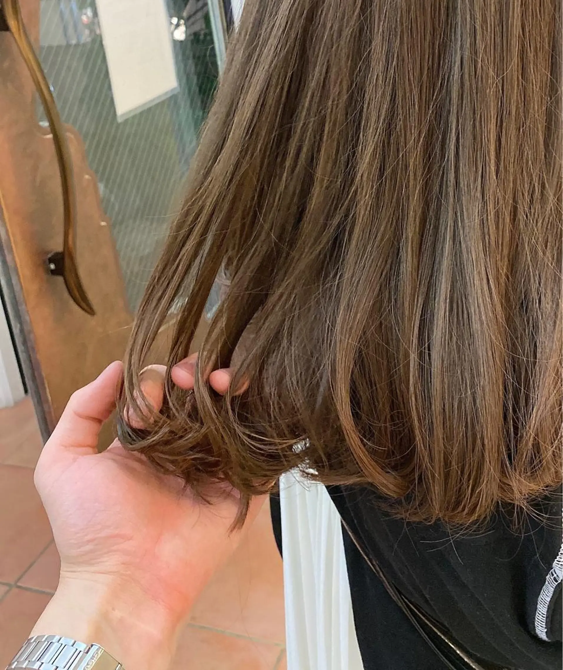 ロング カラー ベージュカラー オリーブベージュ ブリーチなし✨艶髪 カラー𓃲YAGIのヘアスタイル