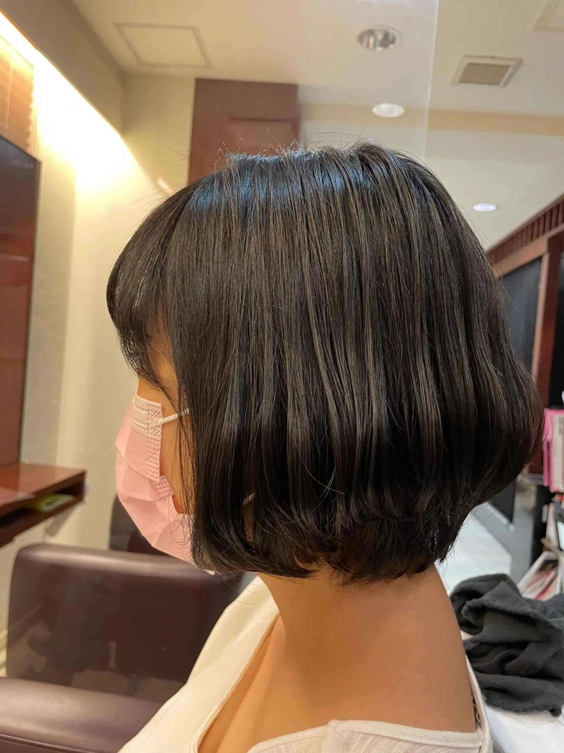 ショート ボブ 外ハネヘア こすげひろと カラー講師のヘアスタイル