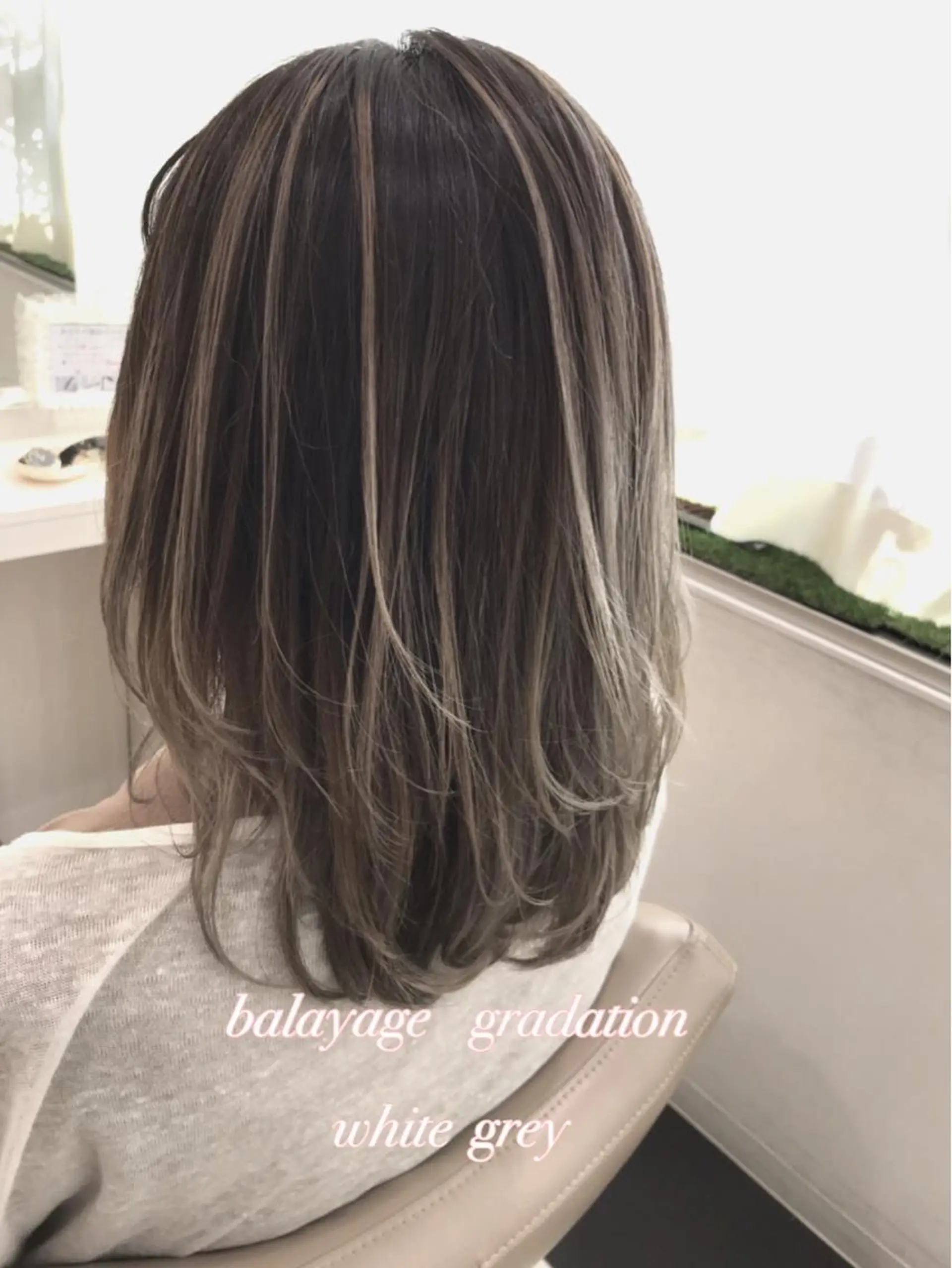 ミディアム カラー バレイヤージュ ベージュカラー グラデーションカラー ホワイトベージュ レイヤーカット カット ヘアカラー トリートメント 山崎俊輔/髪質改善 /バレイヤージュのヘアスタイル