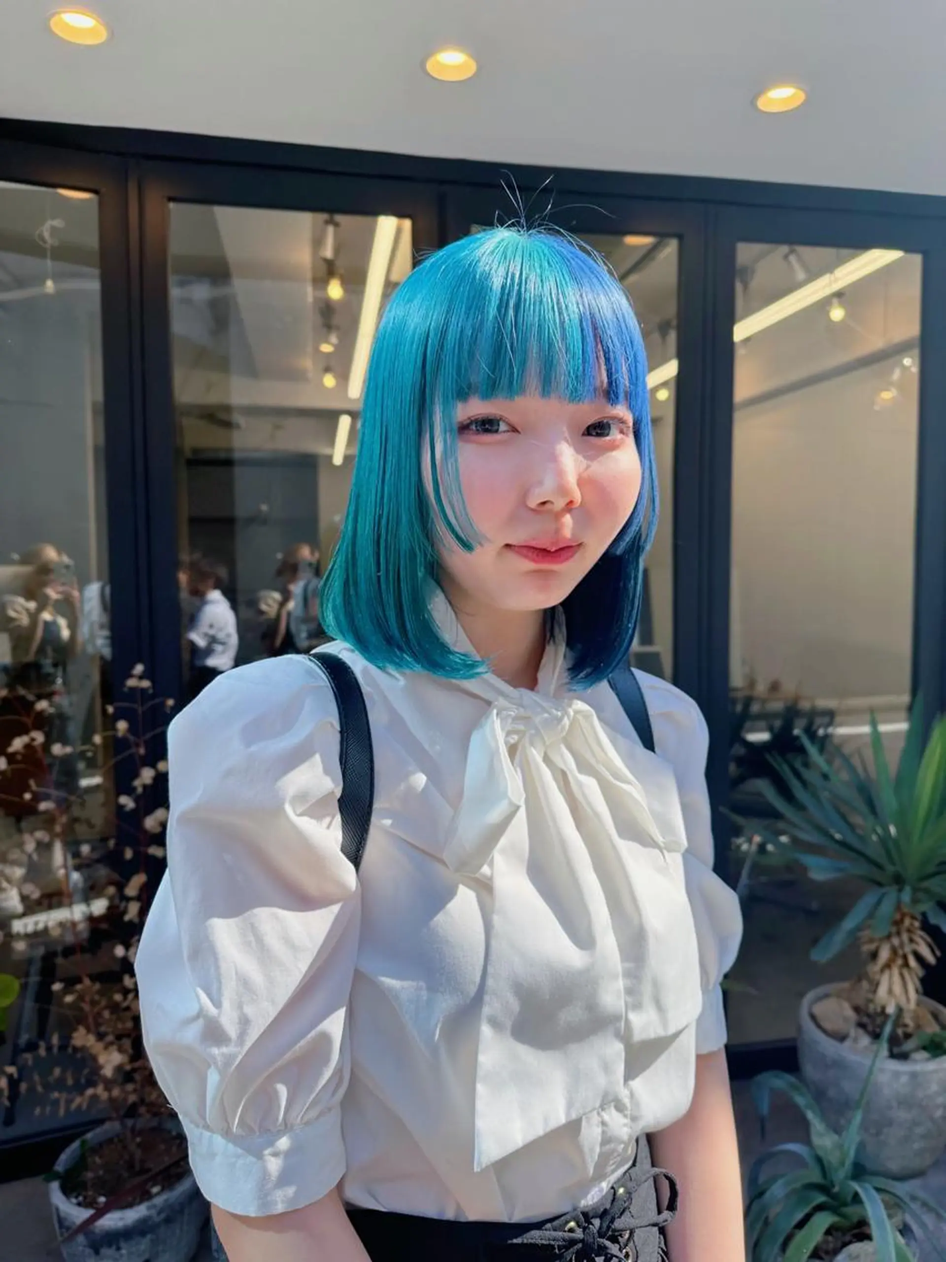 ショート カラー ブルーカラー ツートーンカラー 顔周りカット 姫カット カット ヘアセット flamme Annaのヘアスタイル