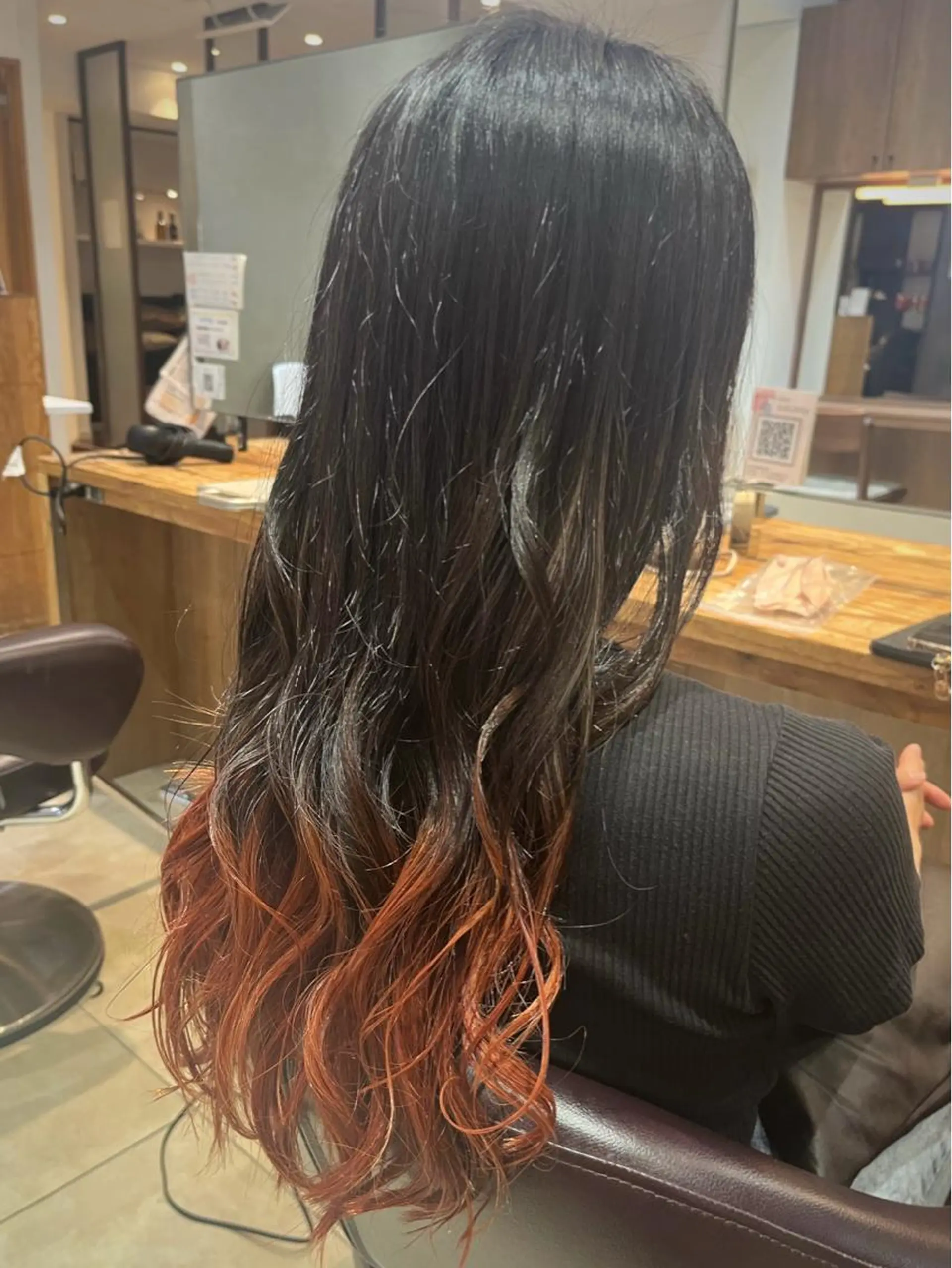 カラー 安達 葵のヘアスタイル