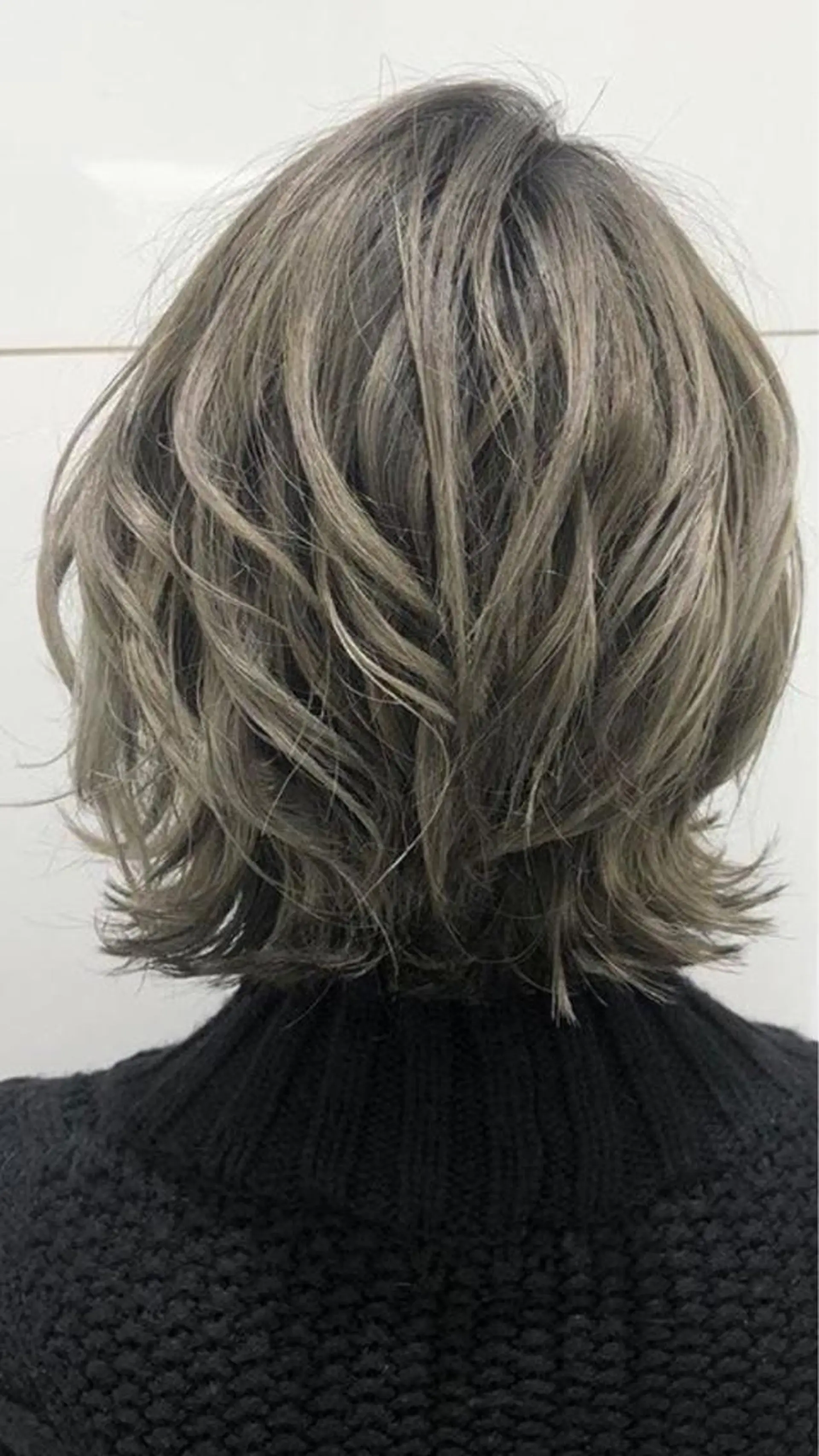 ショート アッシュ アッシュグレー 木志 望美のヘアスタイル