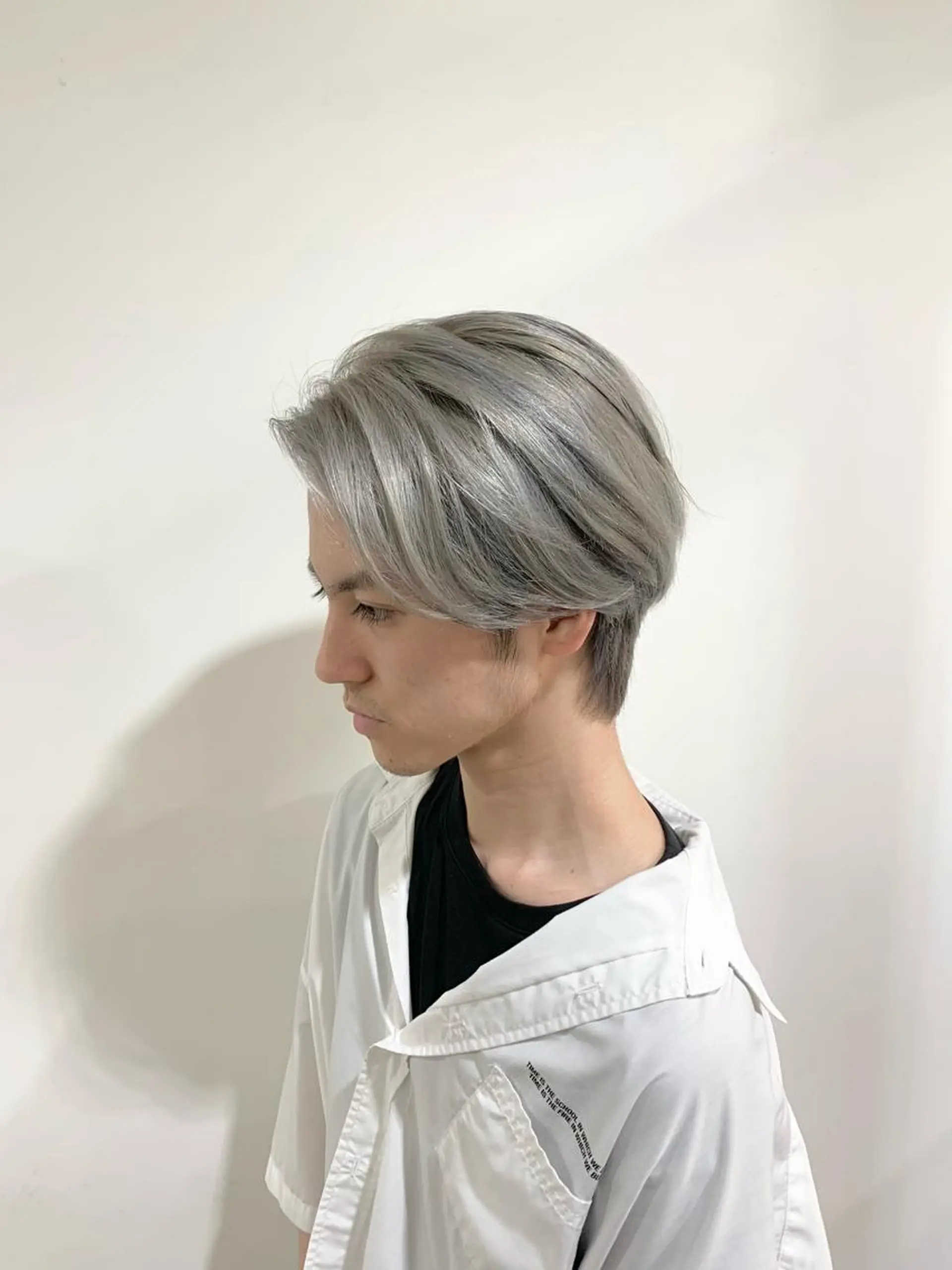 ショート カラー メンズ シルバー ホワイトシルバー ヘアカラー 竹内 康浩のヘアスタイル