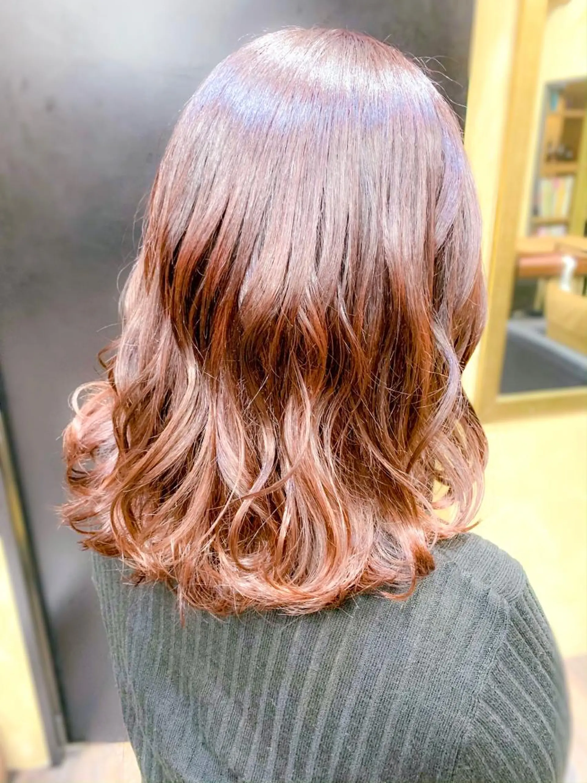 ミディアム カラー 平 ちひろのヘアスタイル