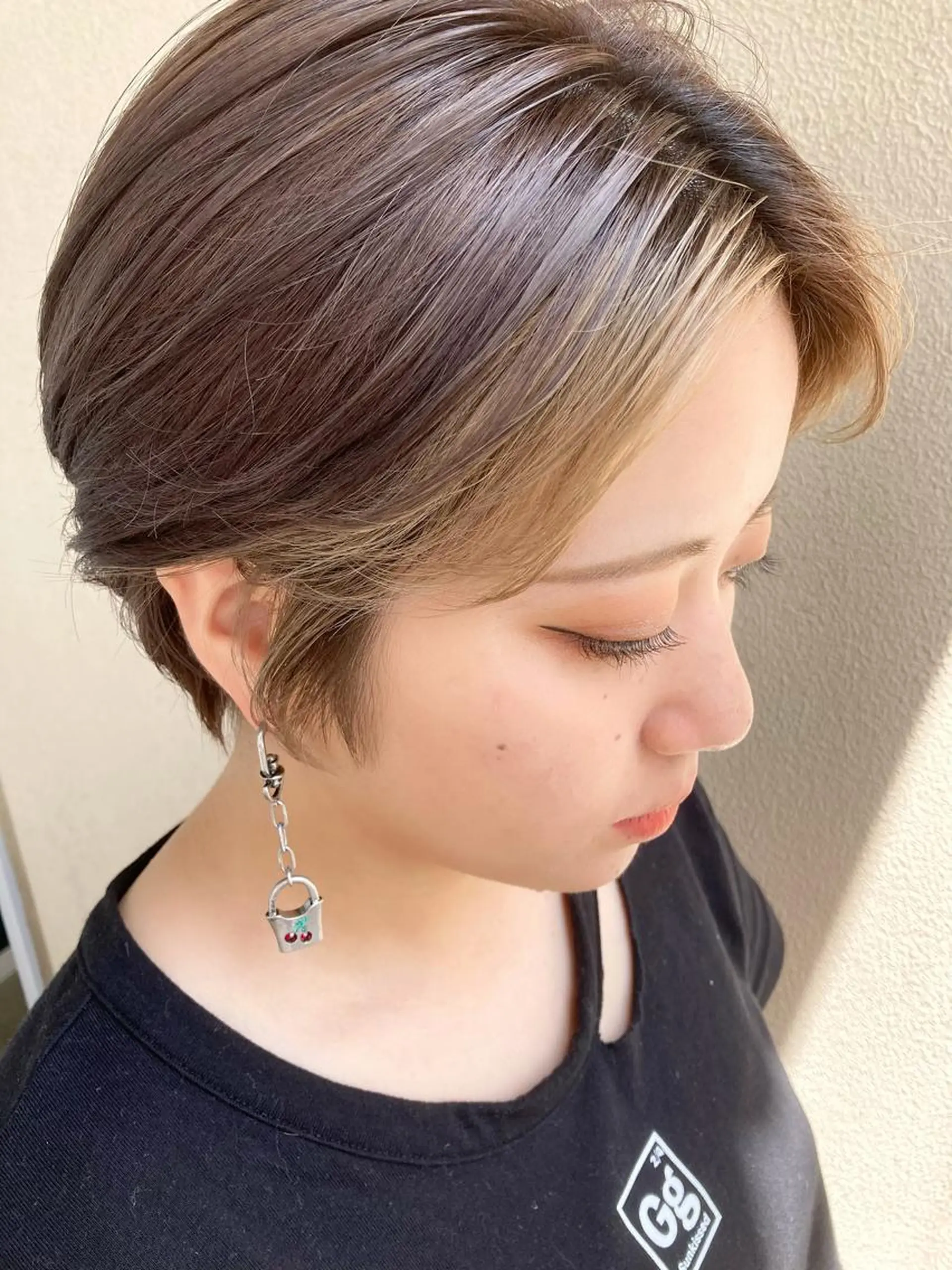 ショート カラー ミストバング ベージュカラー ブリーチ  フェイスフレーミング ラベンダーカラー カット ヘアカラー カラーリスト菅野 竜矢🌈のヘアスタイル