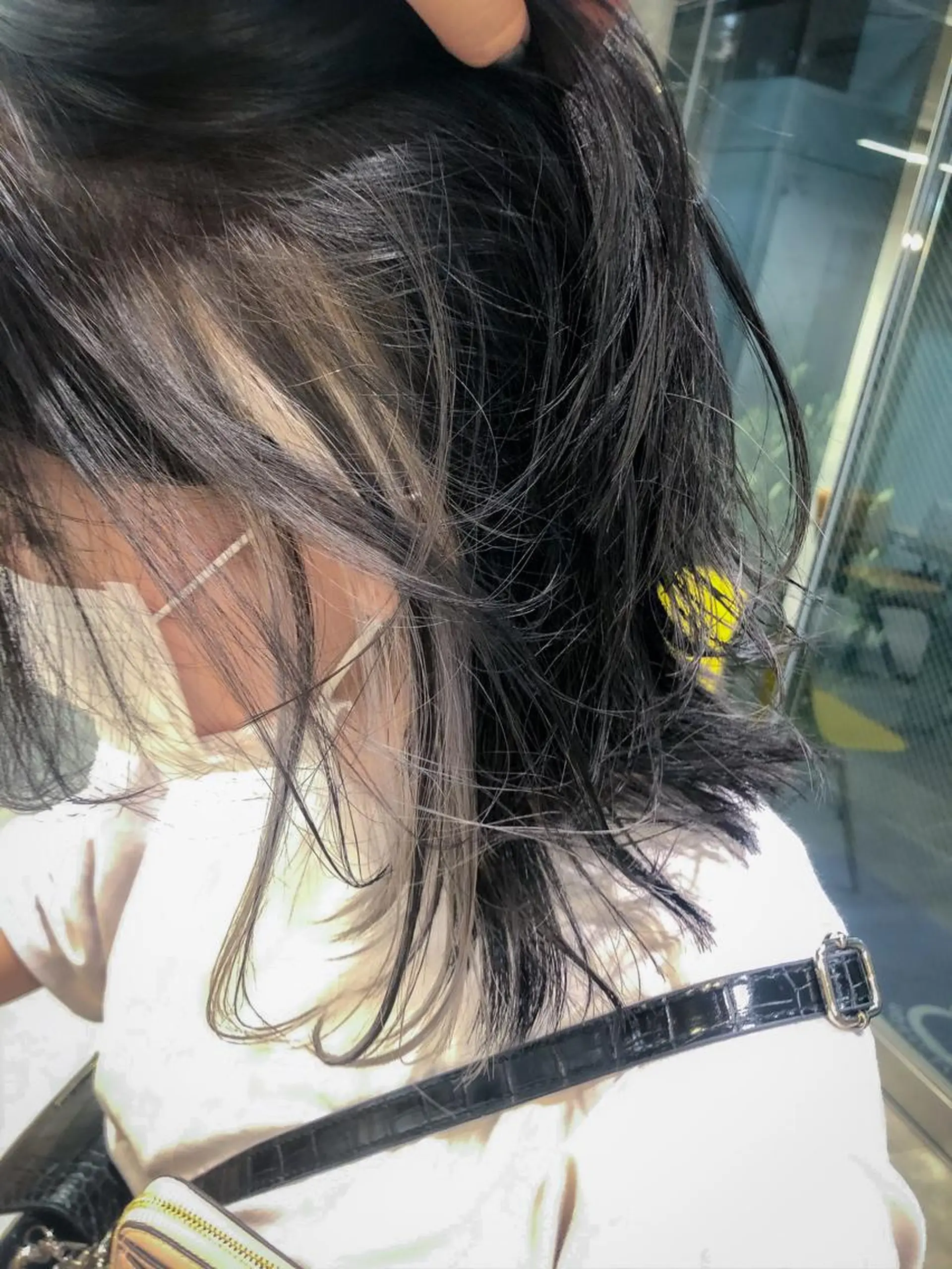 ミディアム カラー ヘアアレンジ ブリーチ ハイトーンカラー インナーカラー 顔周りカット レイヤーカット rii-🩰 トレンド韓国ヘアのヘアスタイル