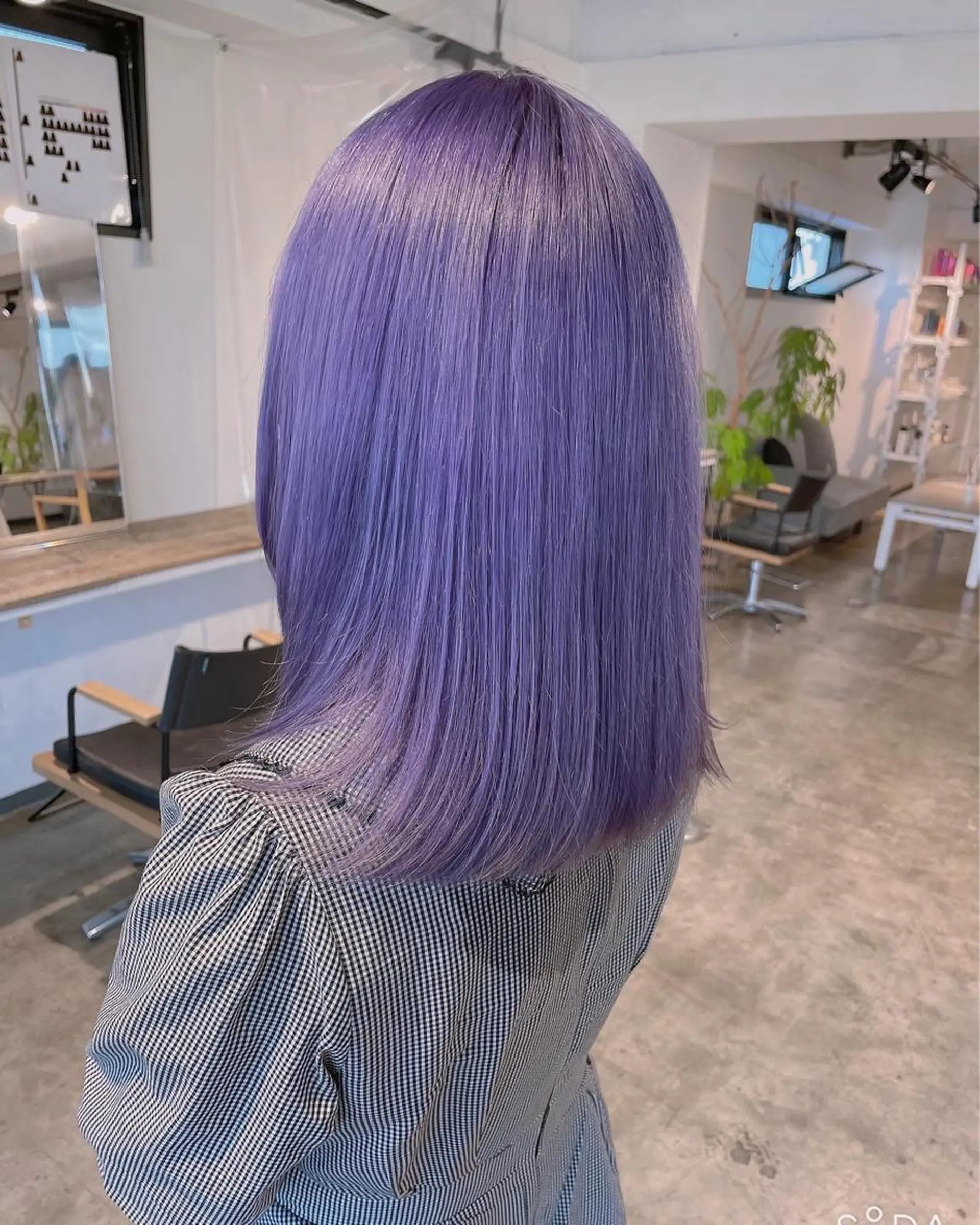 ミディアム カラー ブルーカラー ブルーパープル ハイトーンカラー パープルカラー ヘアカラー トリートメント ハイトーン/レイヤー /ケアブリーチ石川治のヘアスタイル