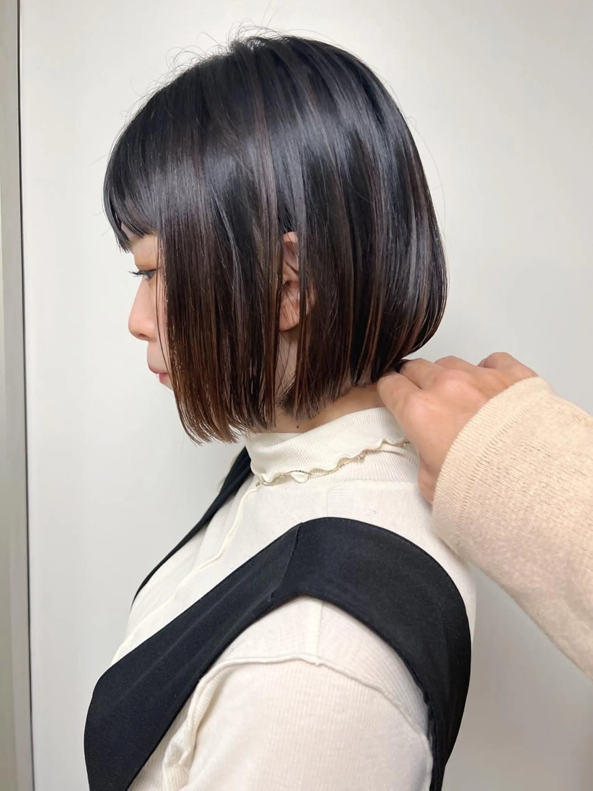 ショート カラー morio from london所属・松岡彩華 ボブ /グレージュのヘアスタイル