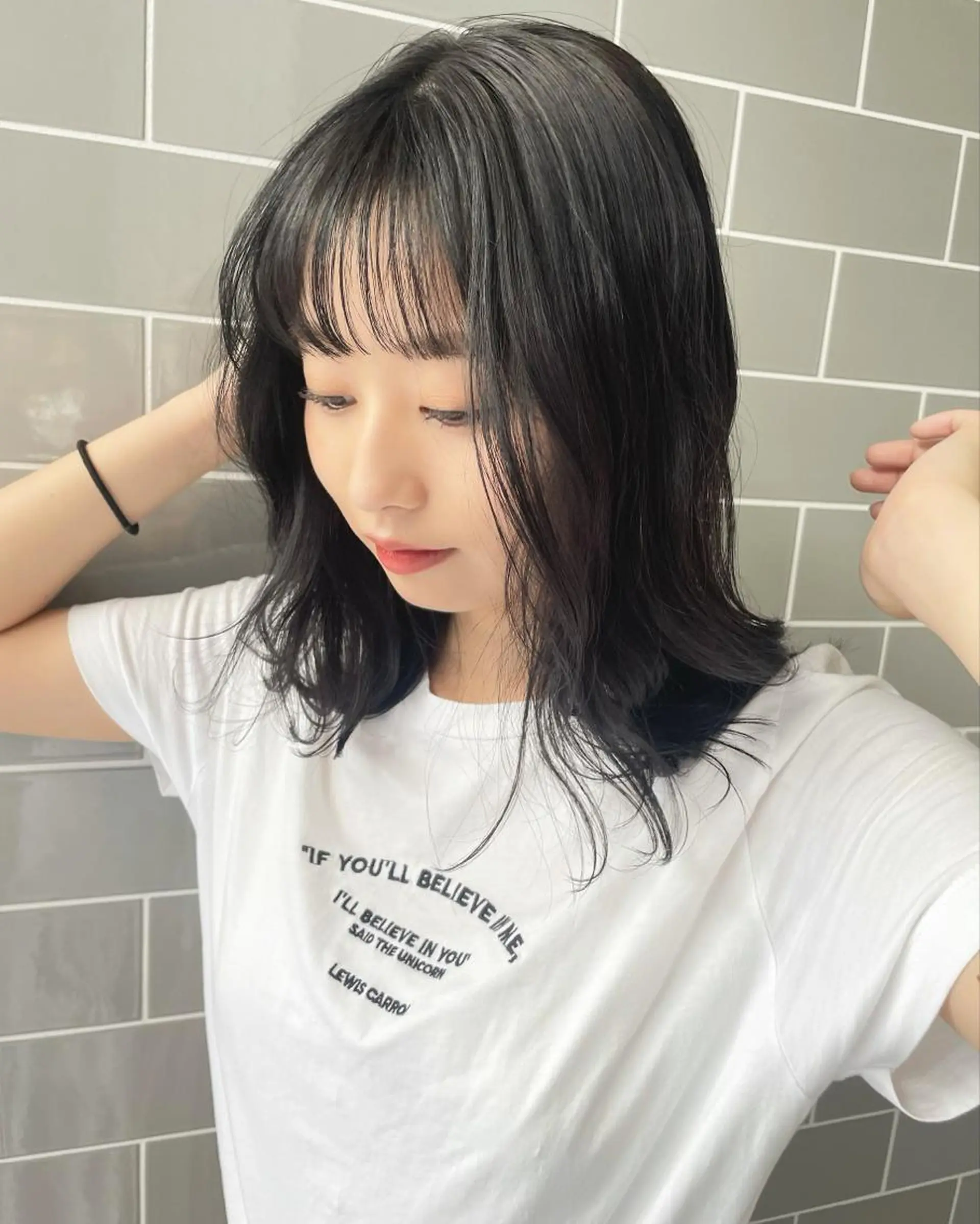 ミディアム カラー カット LANVERY所属・うる艶ヘア💐 艶ハイトーン💐彩夏のヘアスタイル