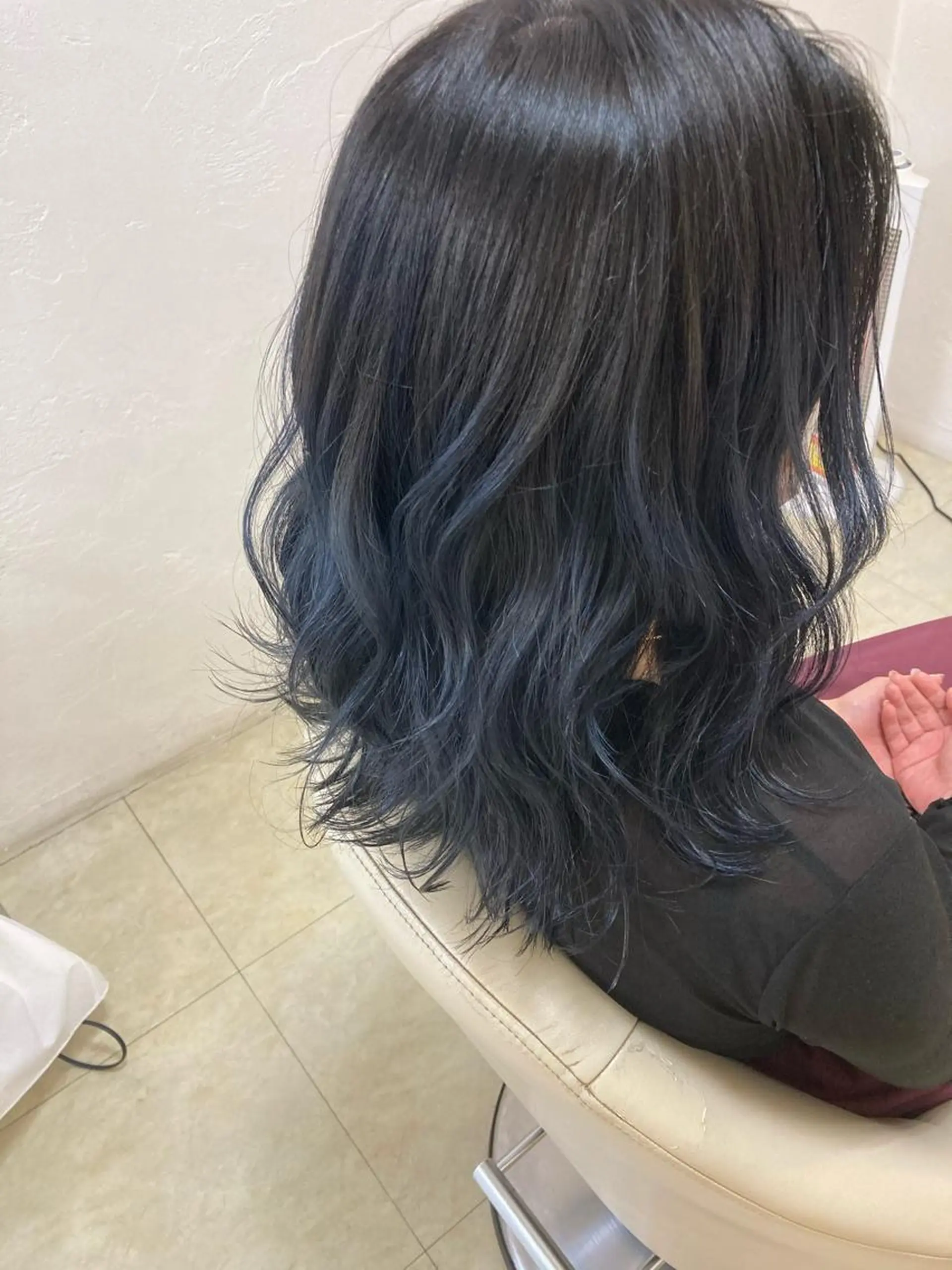 ミディアム カラー ブルーカラー グラデーションカラー 浅岡 のどかのヘアスタイル