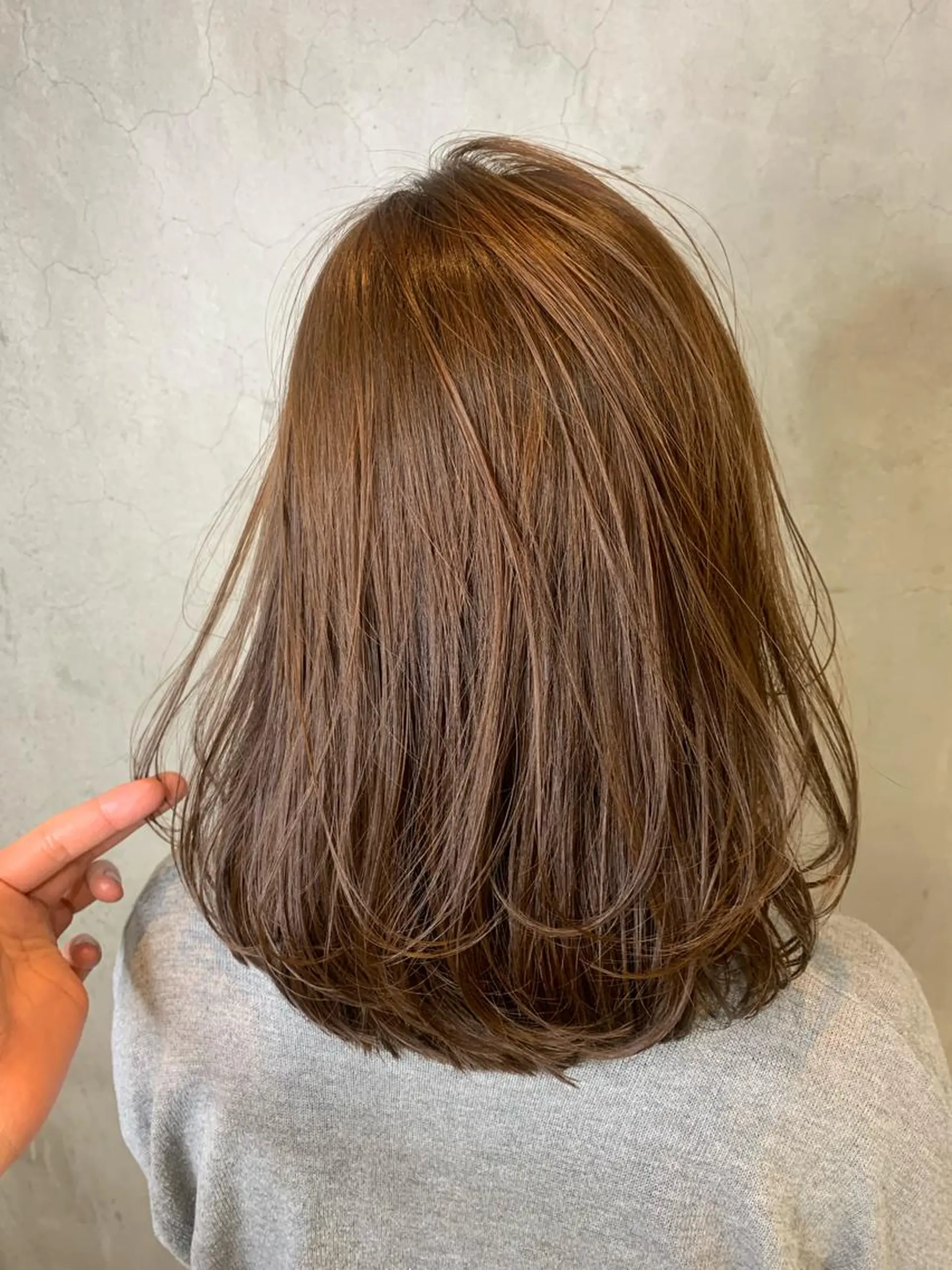 セミロング カラー 🐝肥田 しょーと🐝のヘアスタイル