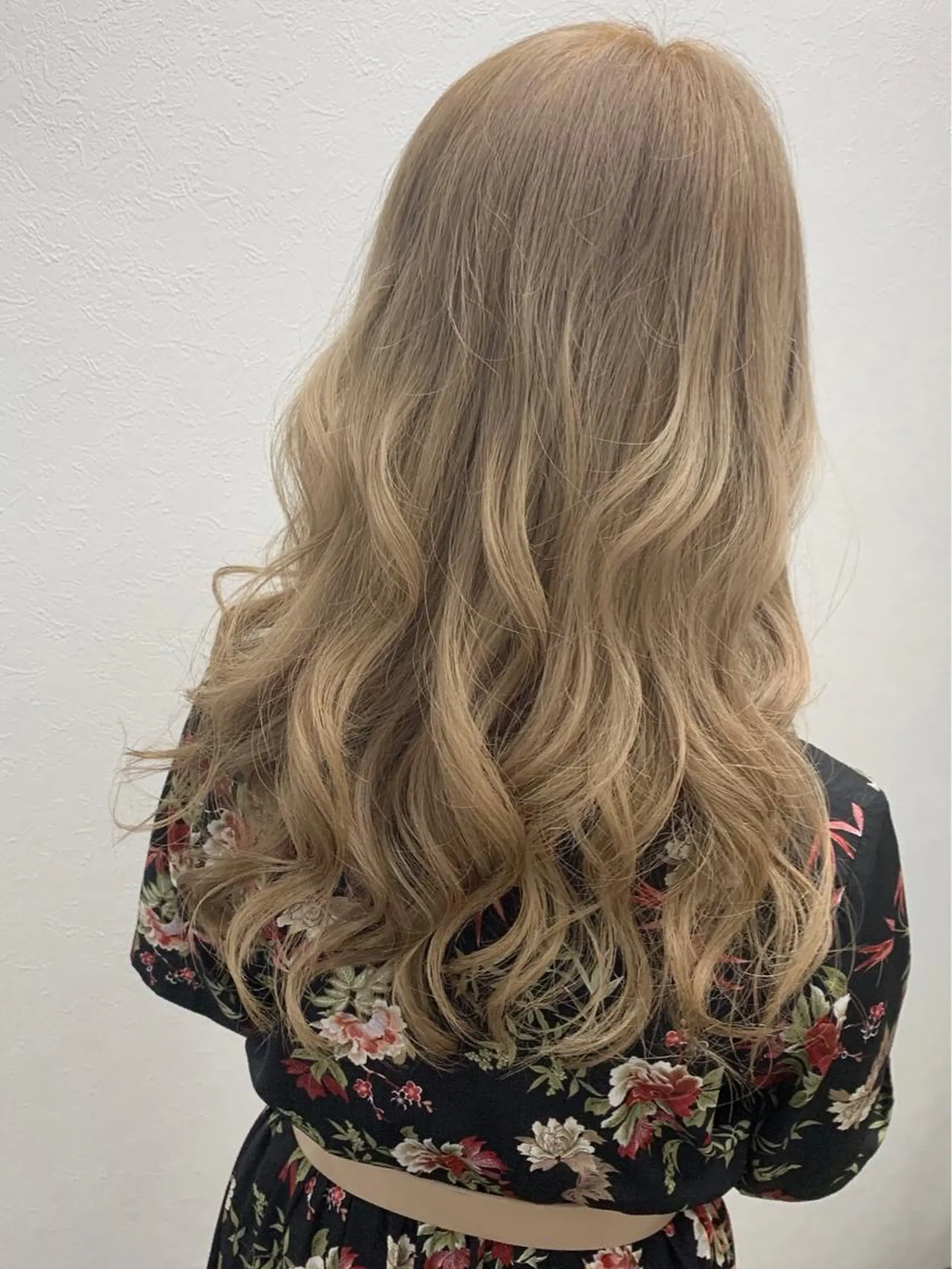 ロング カラー ベージュカラー ミルクティーベージュ ヤナ マネージャーのヘアスタイル