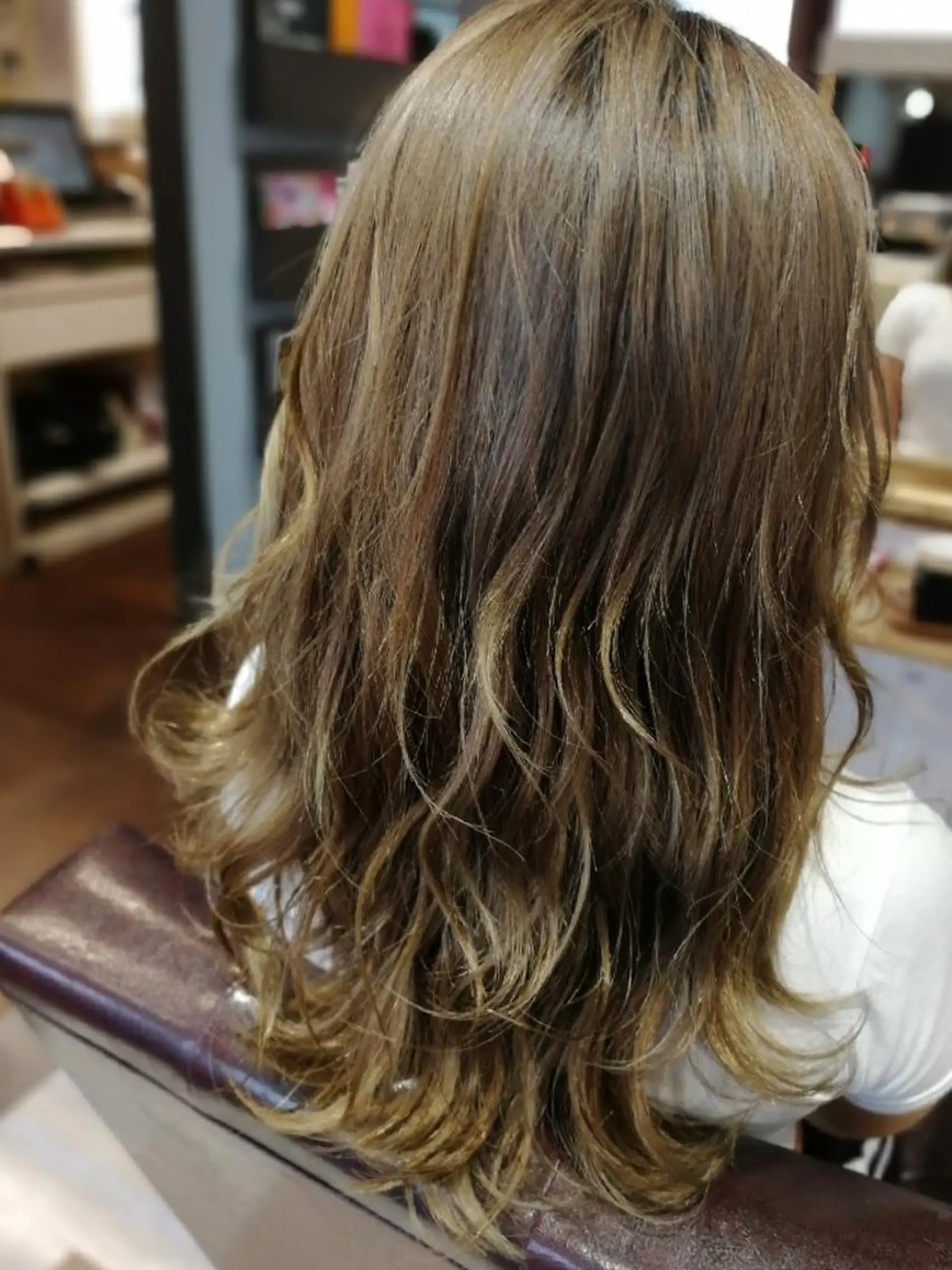 セミロング ハイライト 山田 義人のヘアスタイル