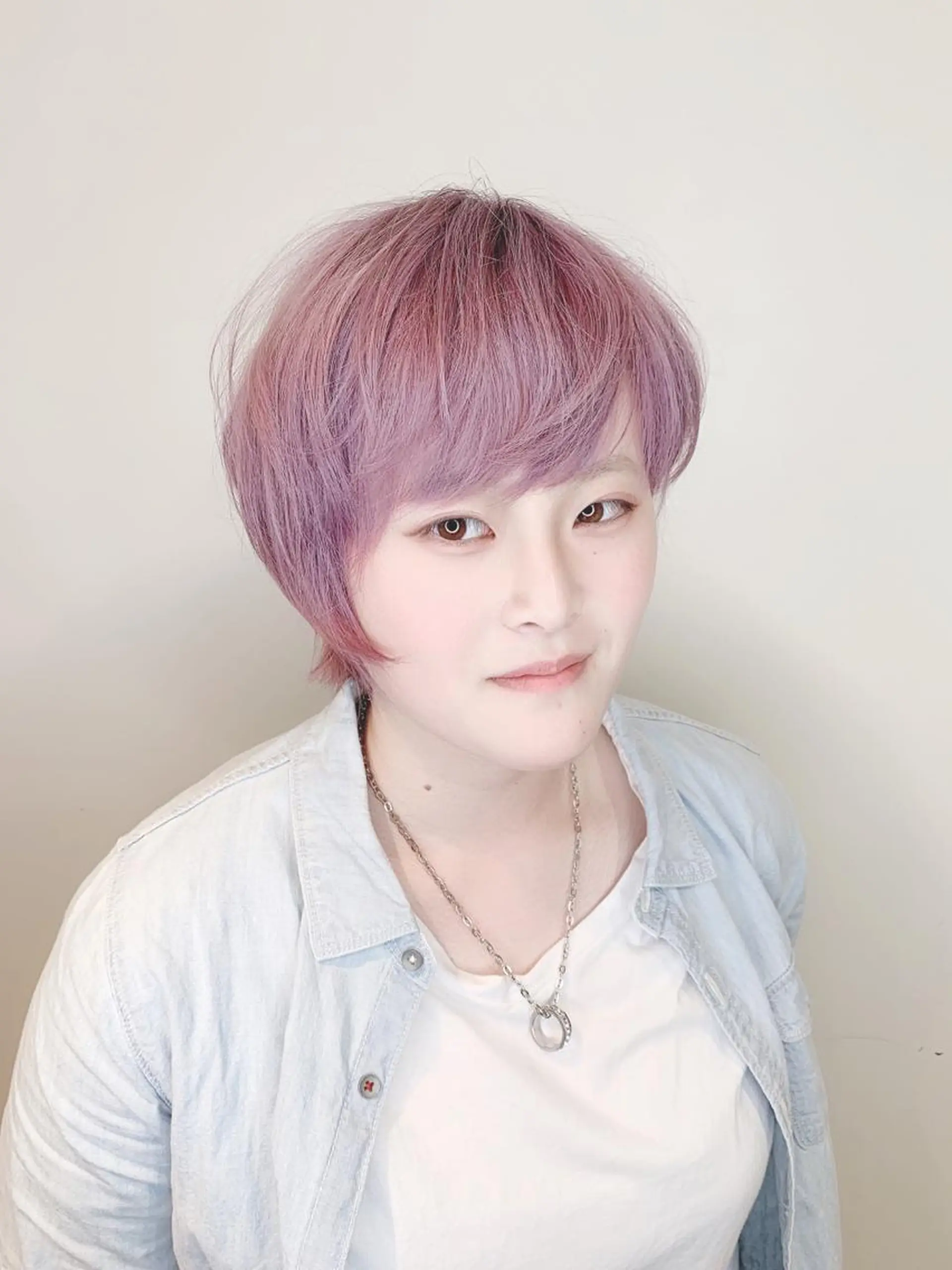 ショート カラー ヘアアレンジ ブリーチ シルバー ホワイトシルバー 🌿‬ ܸAir 透明感🌱西村知佳のヘアスタイル