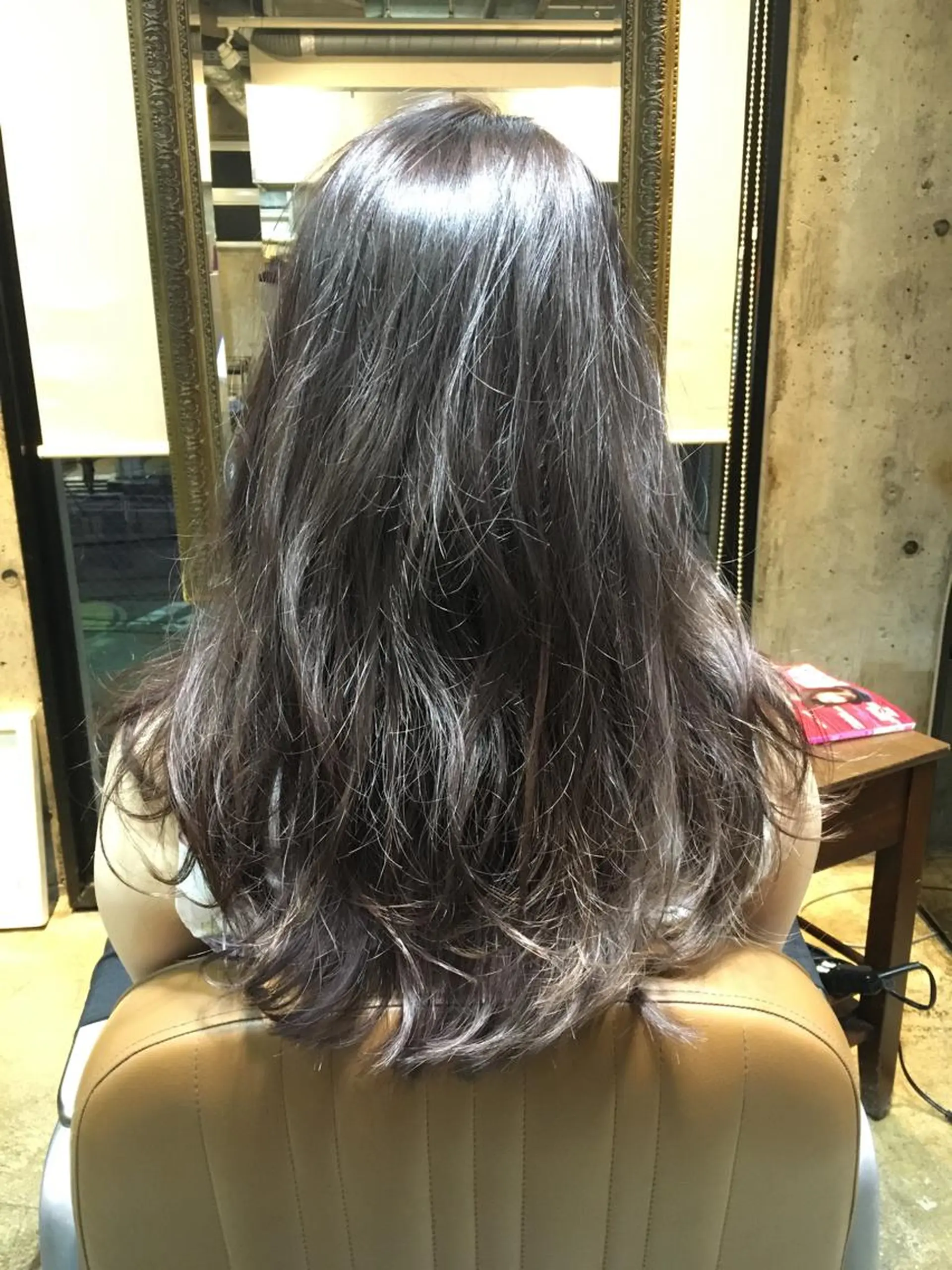 ロング カラー 透明感カラー ダークグレー ダークグレージュ グレージュ ハイライトカラー 北條 優輝のヘアスタイル