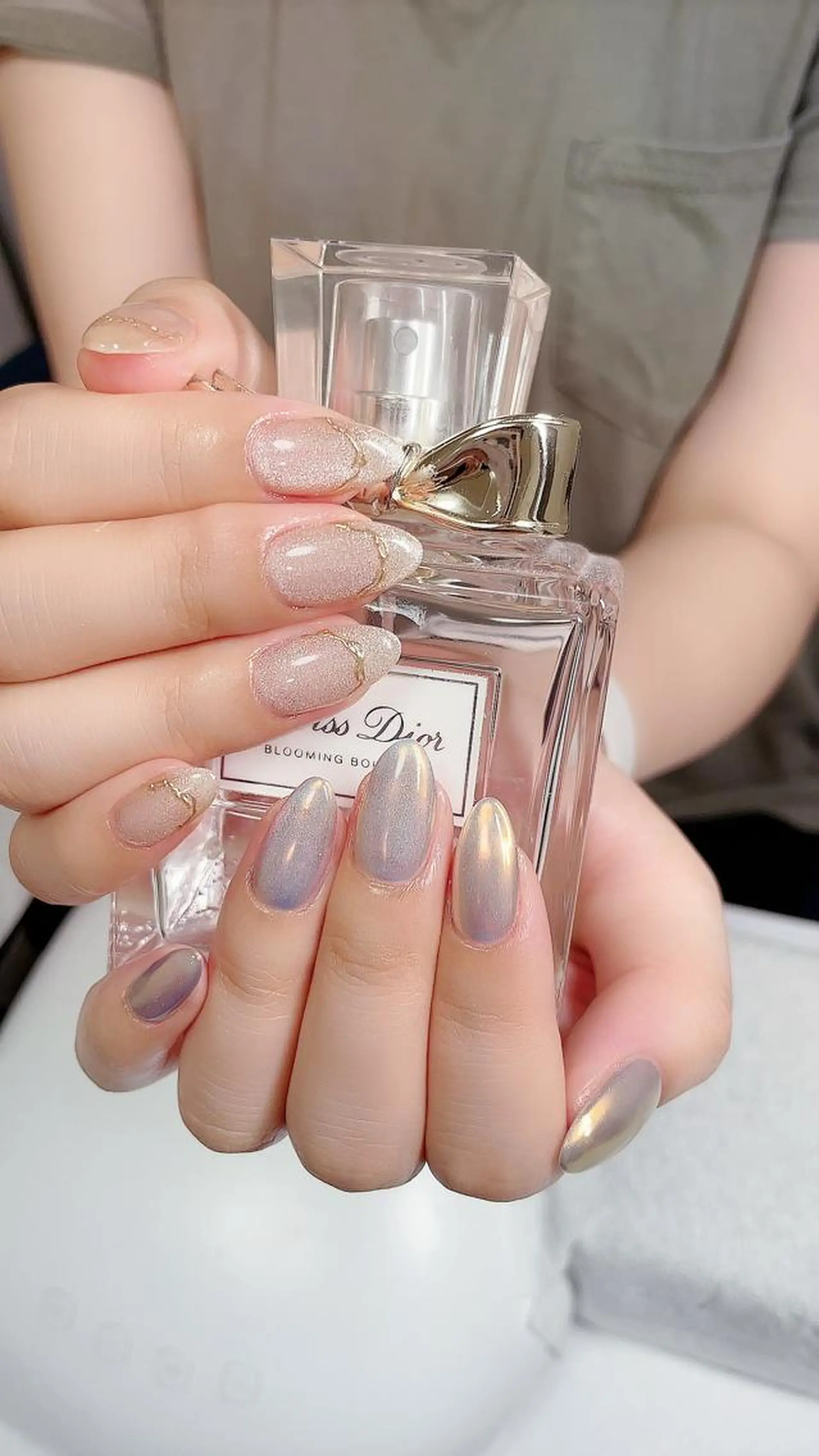 ミディアム カラー ネイル Petite Cannelle所属・Petite Cannelleのネイルデザイン