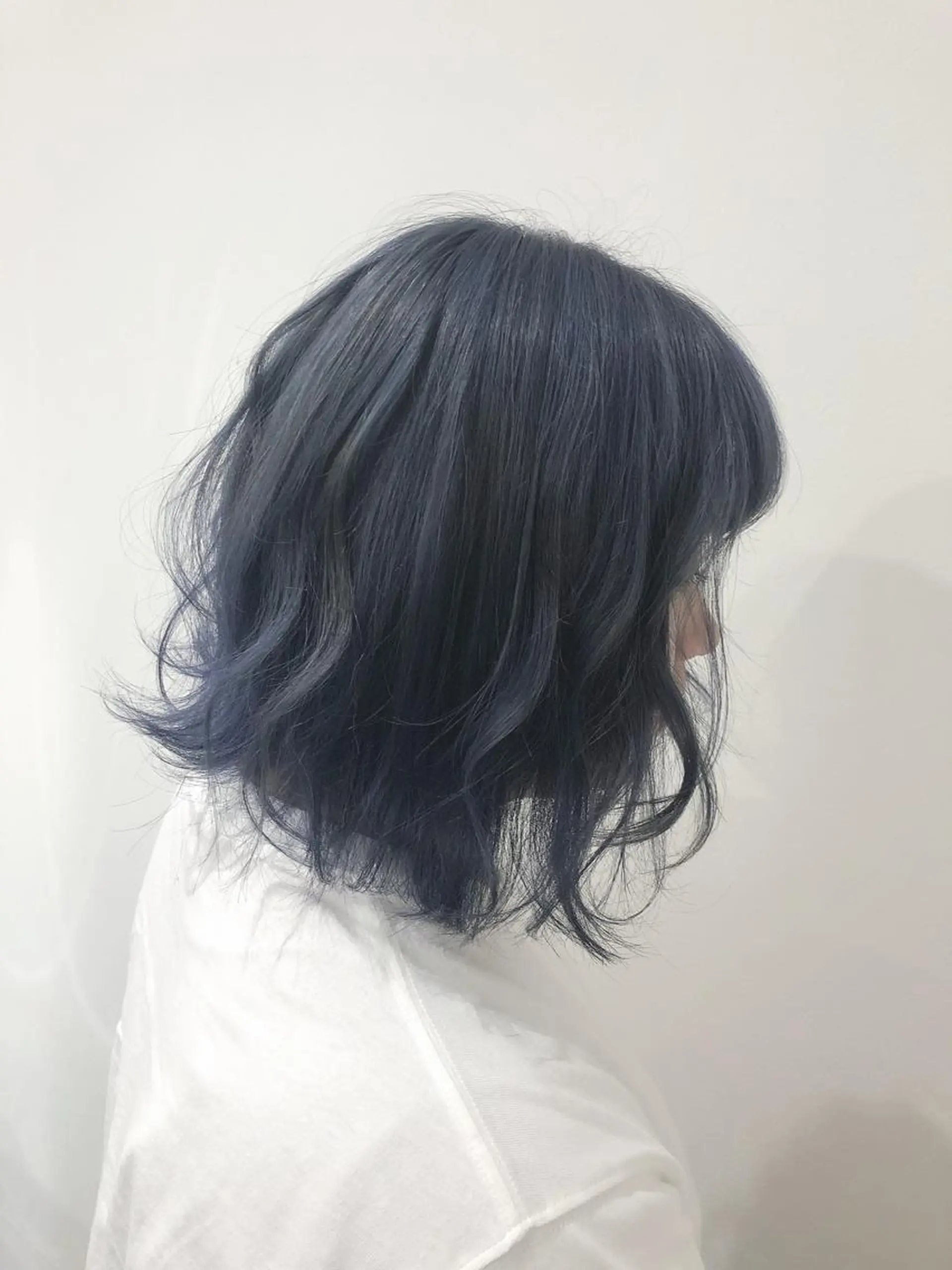 ショート カラー ブリーチ ブルーカラー ブルーグレー TIARA minoriのヘアスタイル