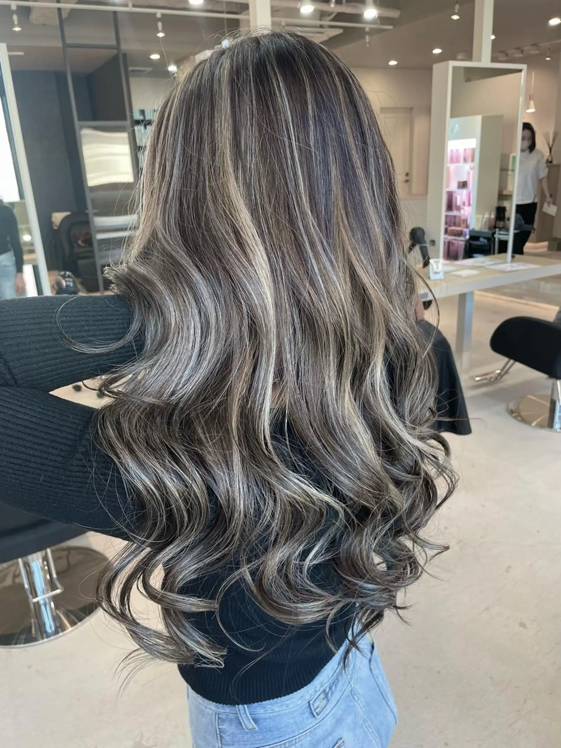 ロング カラー アディクシーカラー バレイヤージュ ベージュカラー ブリーチ ケアブリーチ Lia所属・皆木 智晴のヘアスタイル