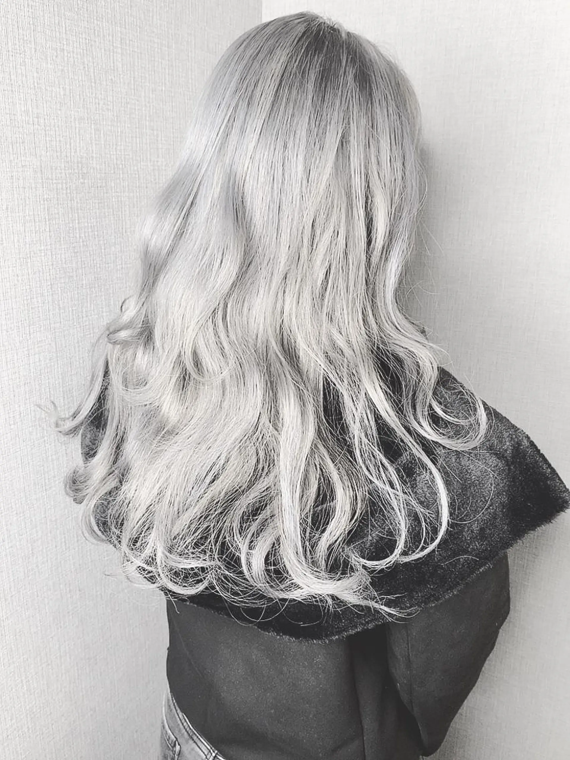 セミロング アッシュ ハイライト 髪質改善 レイヤーカット ヘアカラー Selene hair OSAKAのヘアスタイル