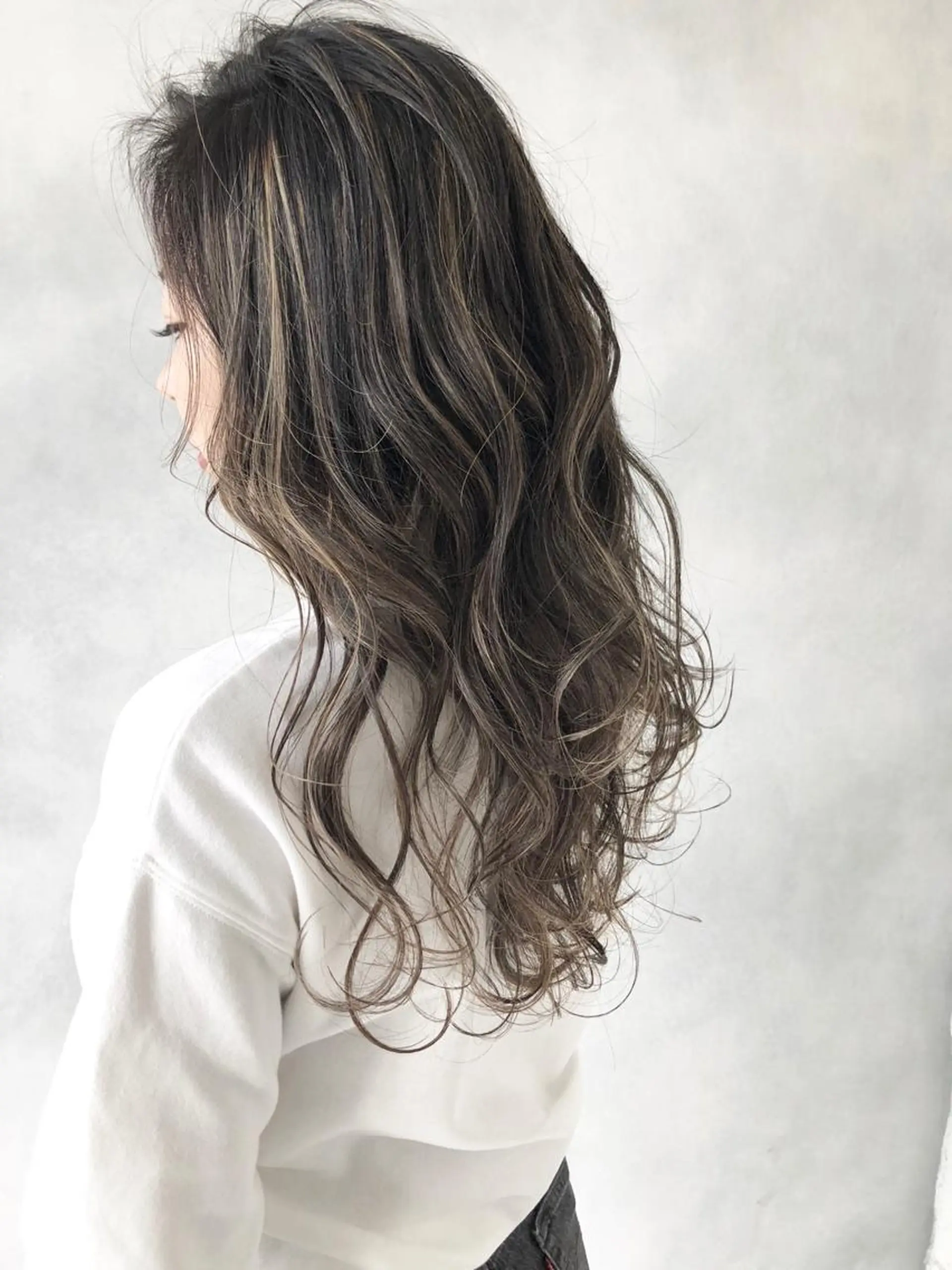 ロング 外国人風カラー ハイライト ヘアカラー トリートメント 小澤大輔 YOLO hairのヘアスタイル