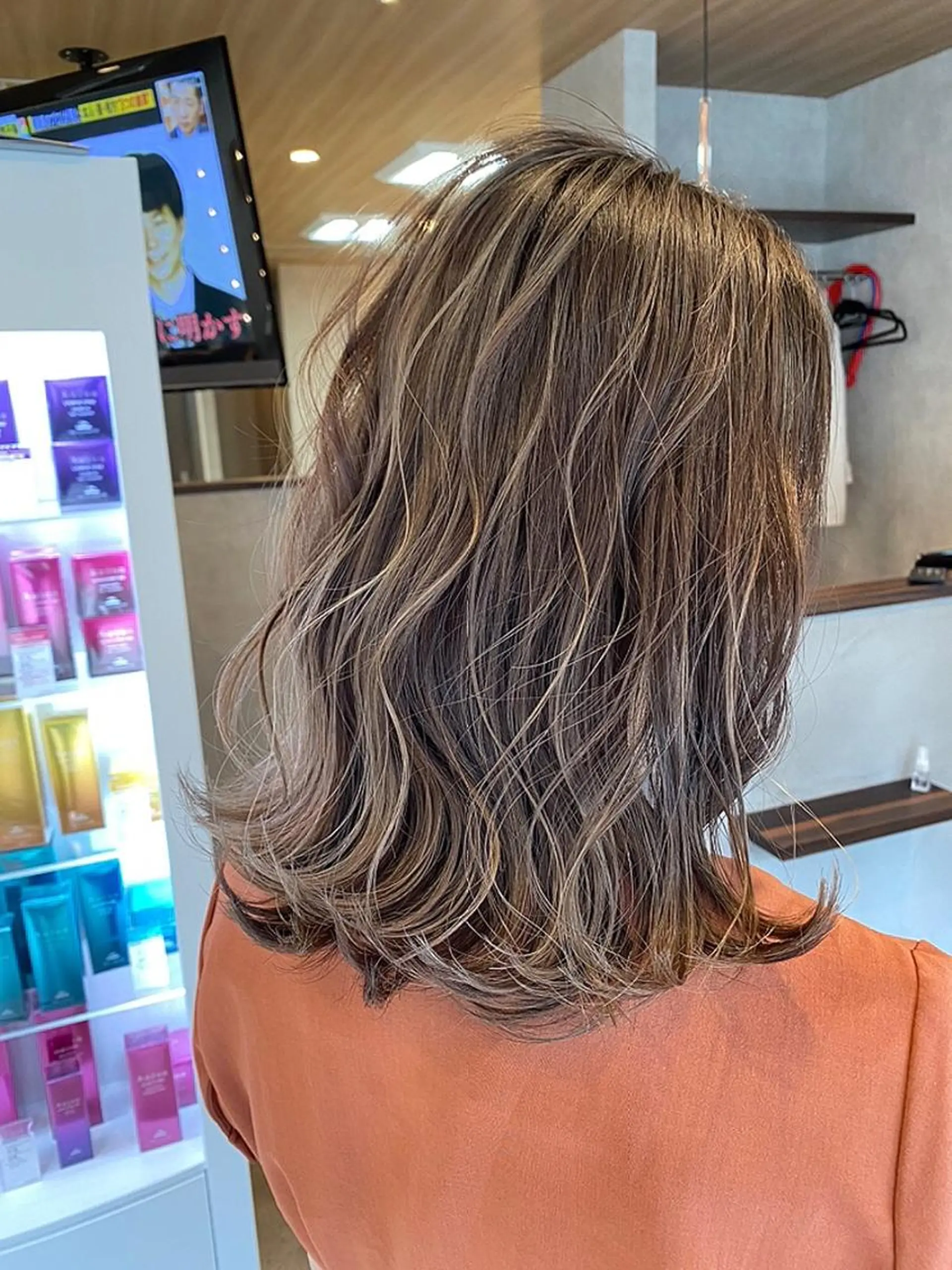 ミディアム カラー アッシュ バレイヤージュ ベージュカラー ブリーチ グラデーションカラー カット ヘアカラー トリートメント RIENSリエンス ✂️木村康二✂️のヘアスタイル