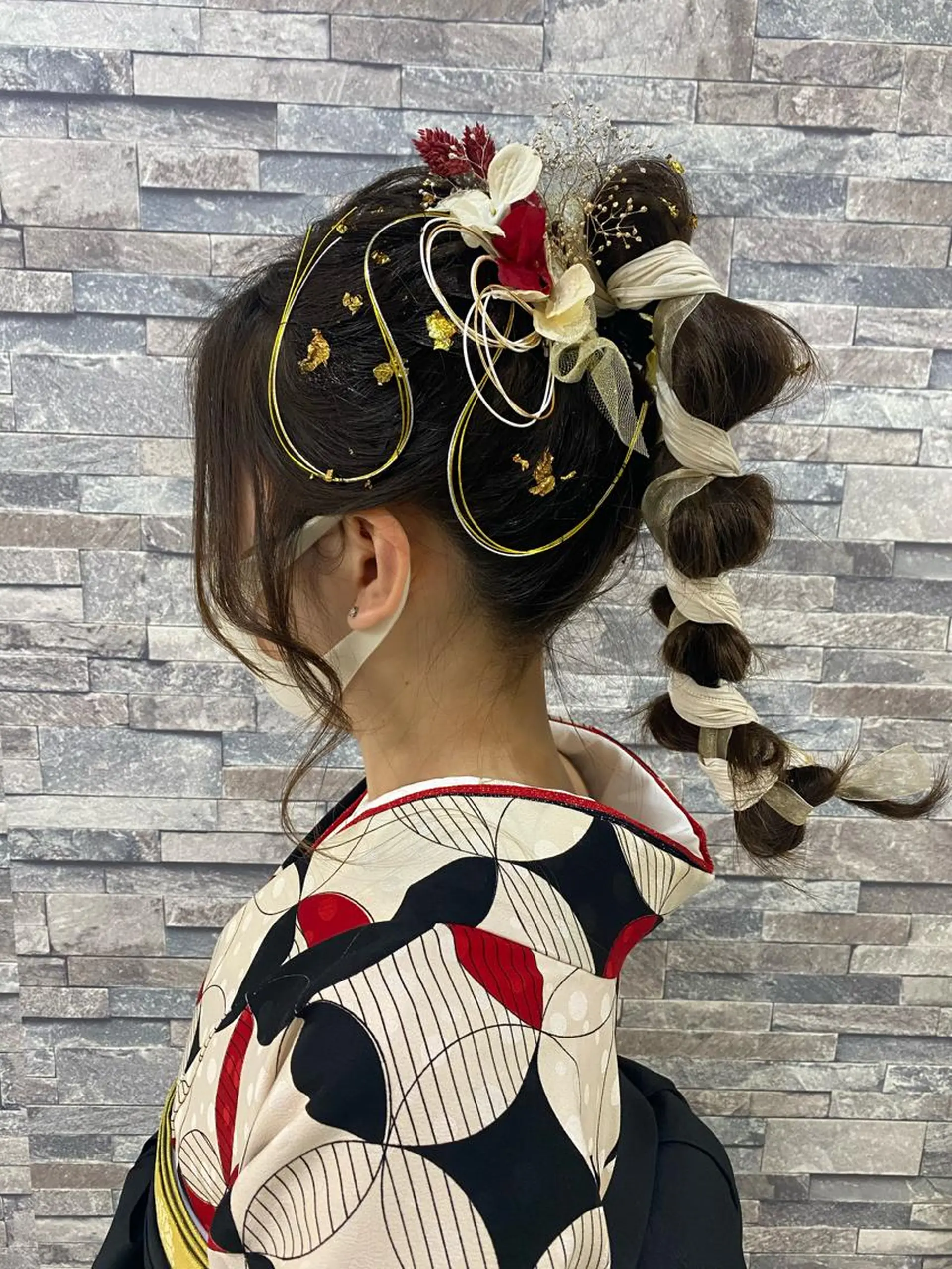 ロング 卒業式のヘアスタイル 土屋朱理/ ハイトーンカラーのヘアスタイル