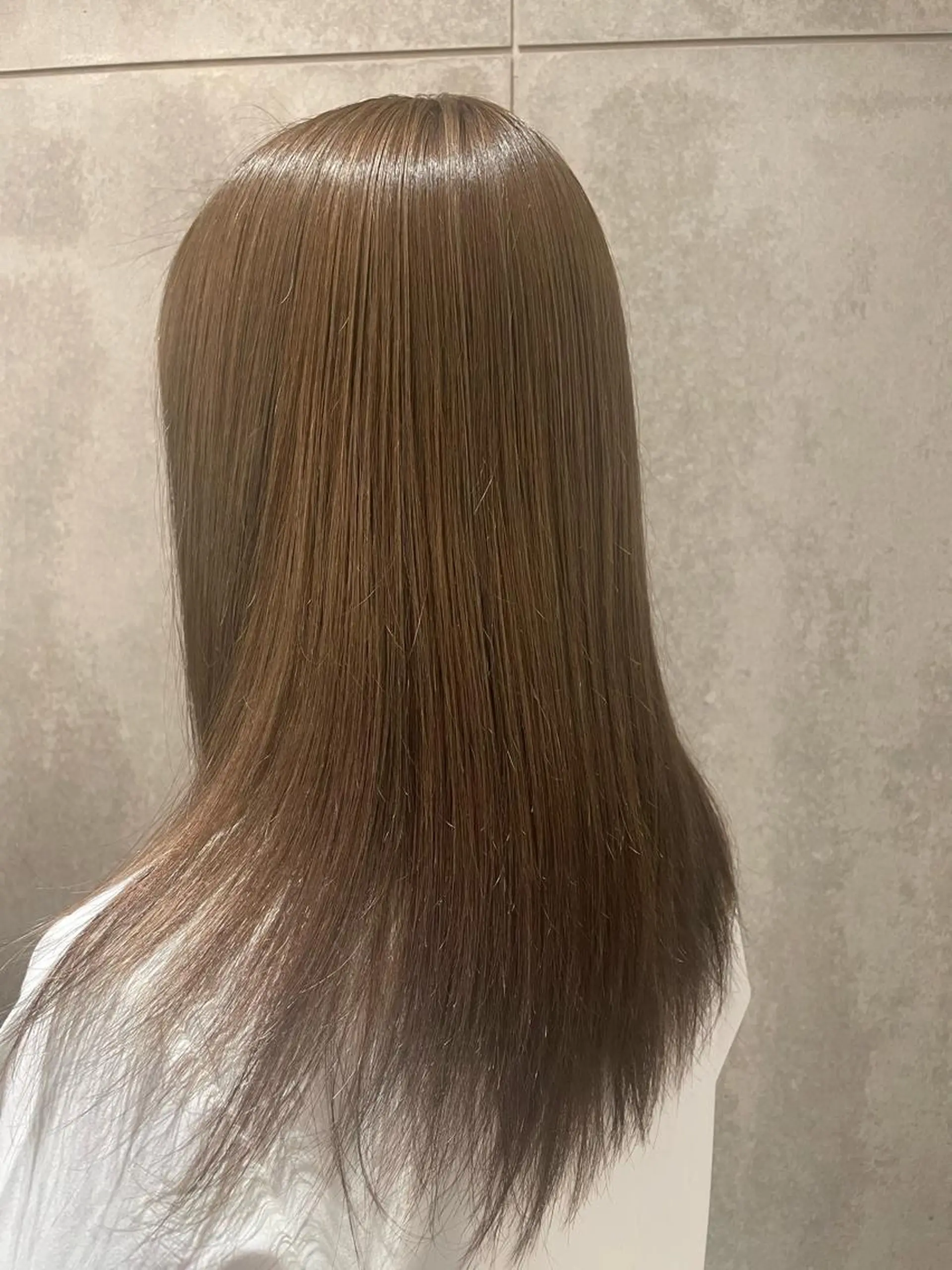 セミロング カラー ウォーレントリコミ  ニューヨーク所属・西梅田直結🌹 若林梨音のヘアスタイル