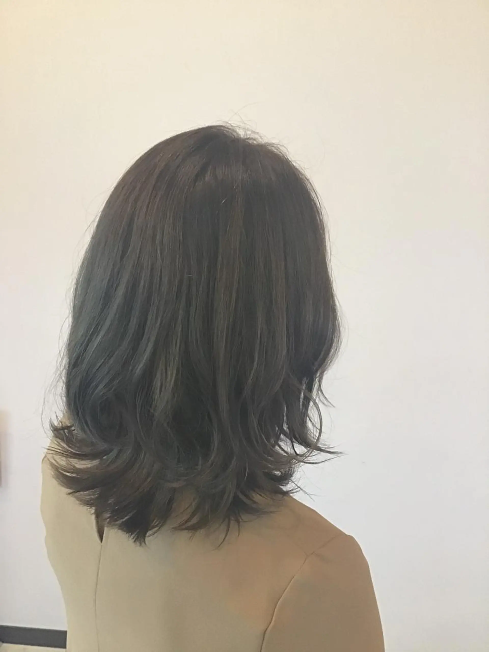 ミディアム アッシュ アッシュグレー アッシュグレージュ ハイライト レイヤーカット ヘアカラー やまぐち まりんのヘアスタイル