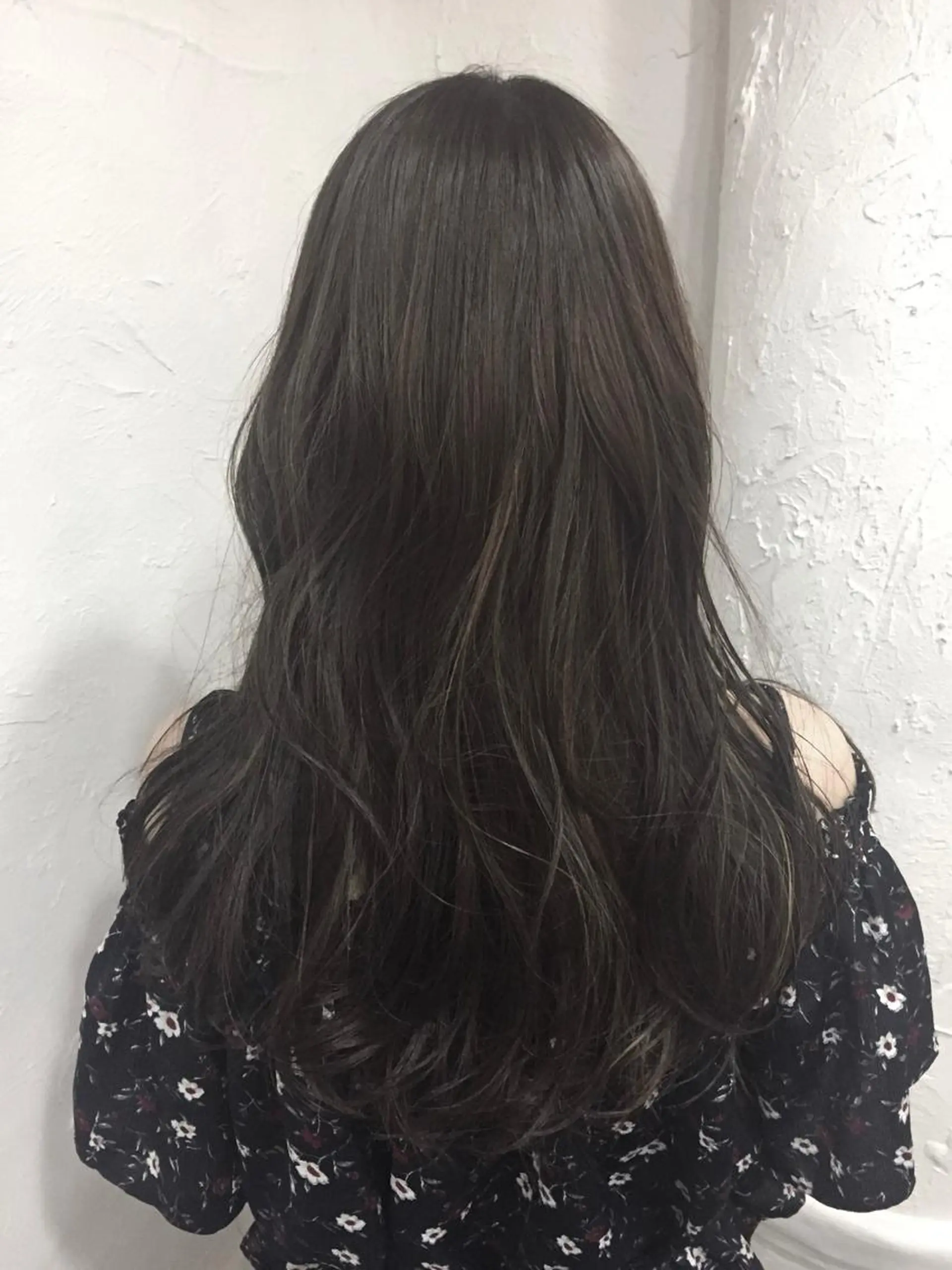 ロング カラー グレージュ ハイライトカラー ハイライト 伊藤 優希のヘアスタイル