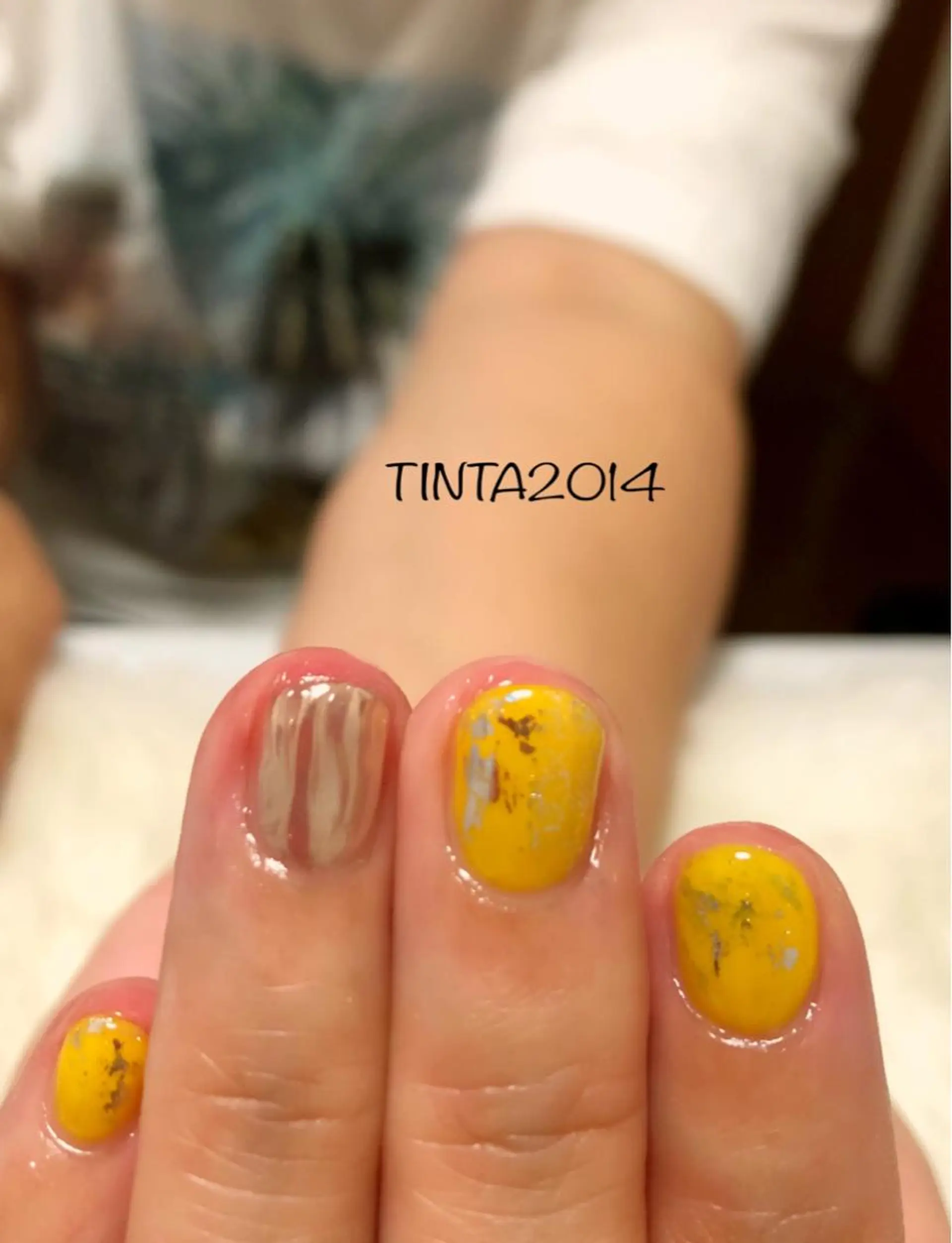 ネイル ミラーネイル 黄色 ネイルサロン ティンタ所属・馬場 典子のネイルデザイン
