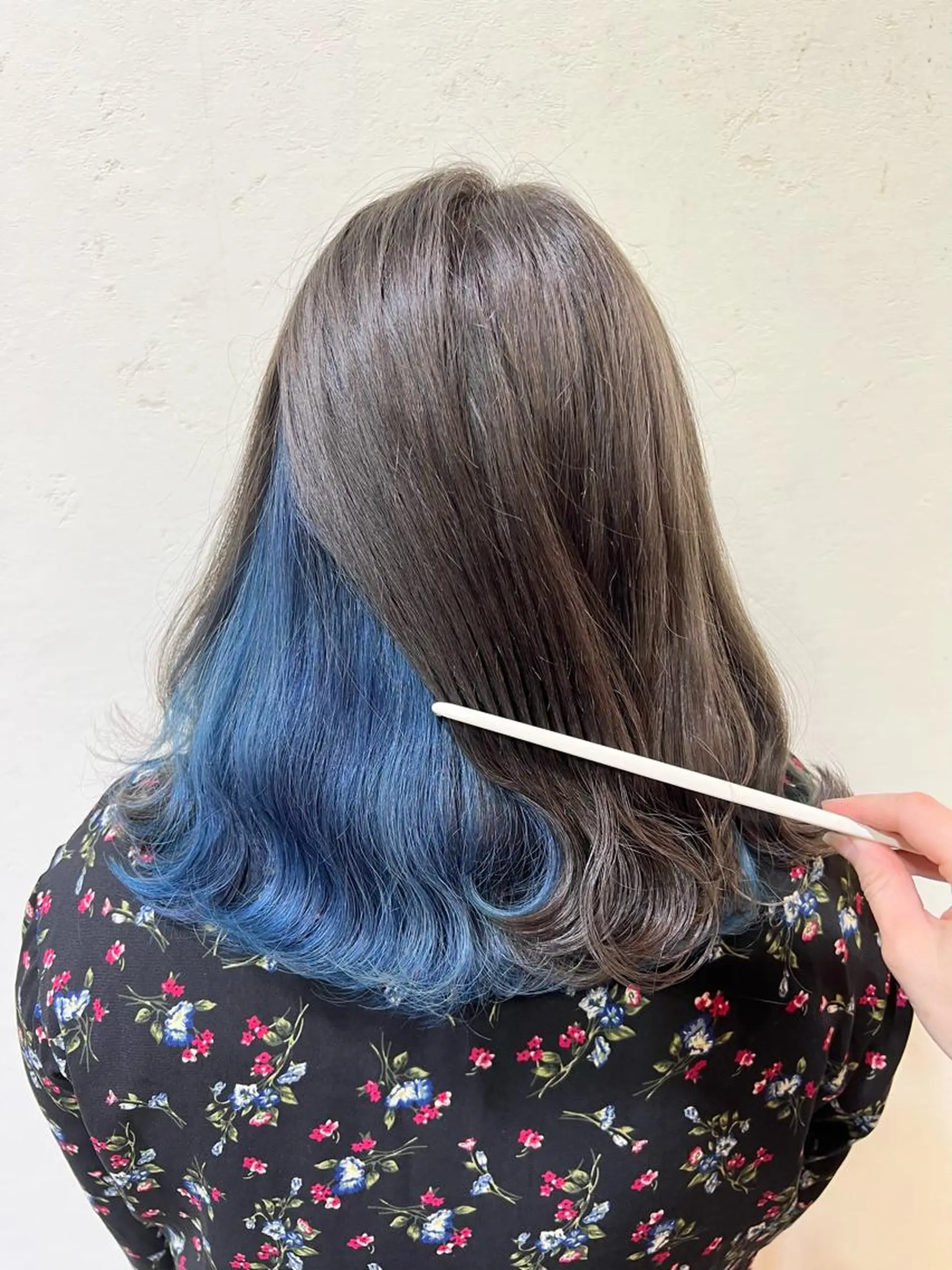 ミディアム カット ヘアカラー トリートメント mana .のヘアスタイル