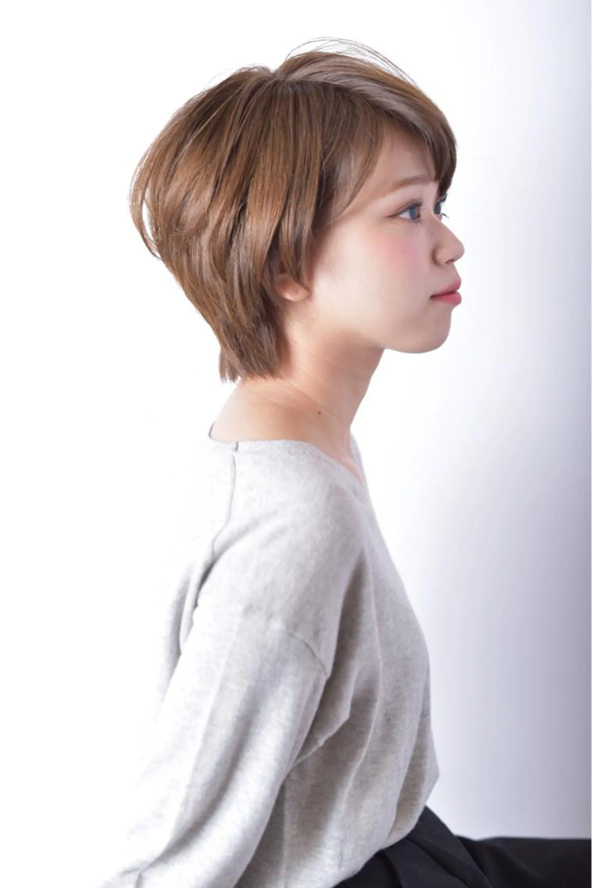 ショート カラー グレージュ ショートヘア 西岡 翼のヘアスタイル